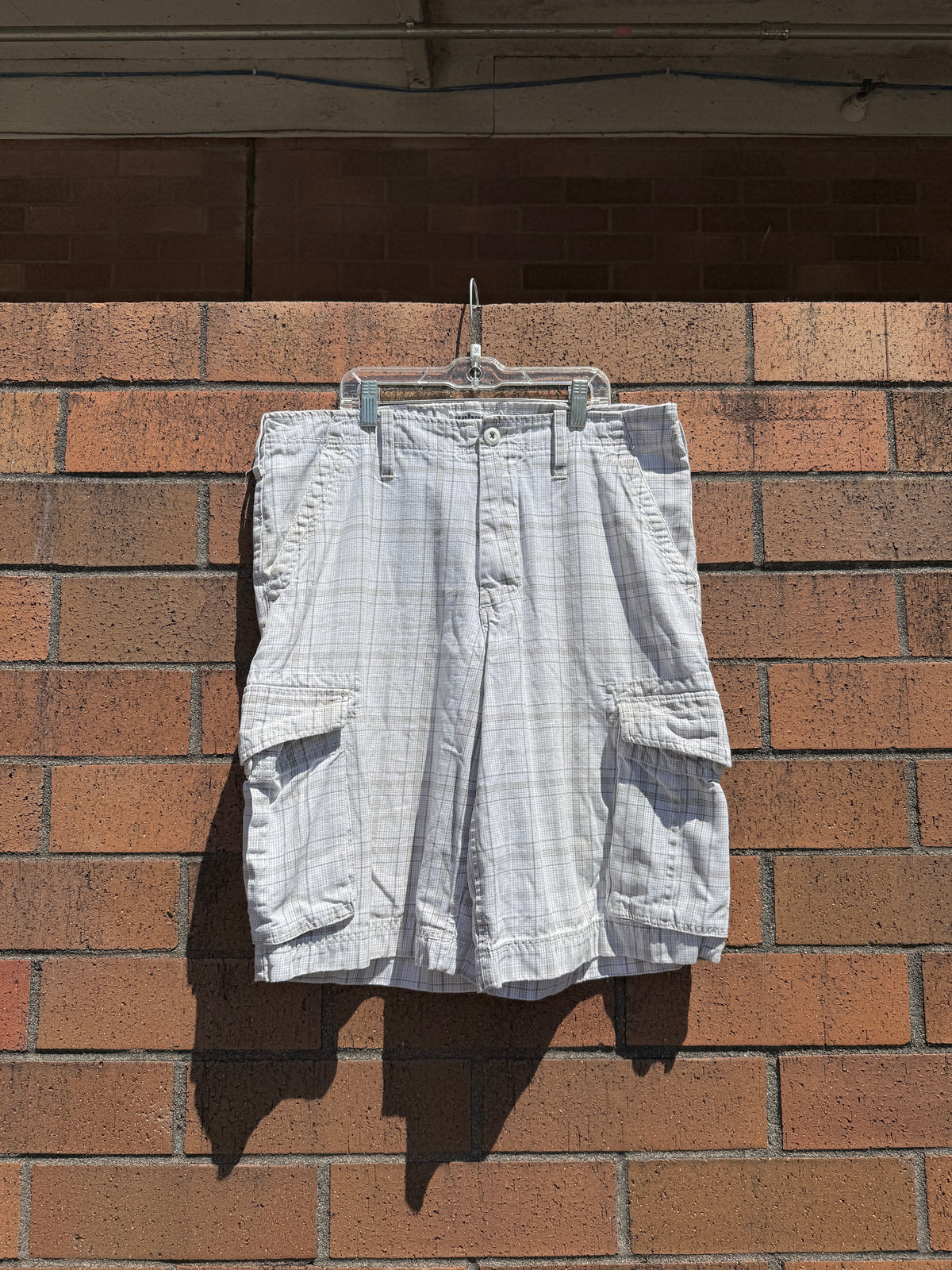Y2K Urban Pipeline White / Grey Plaid Cargo Shorts Size 36