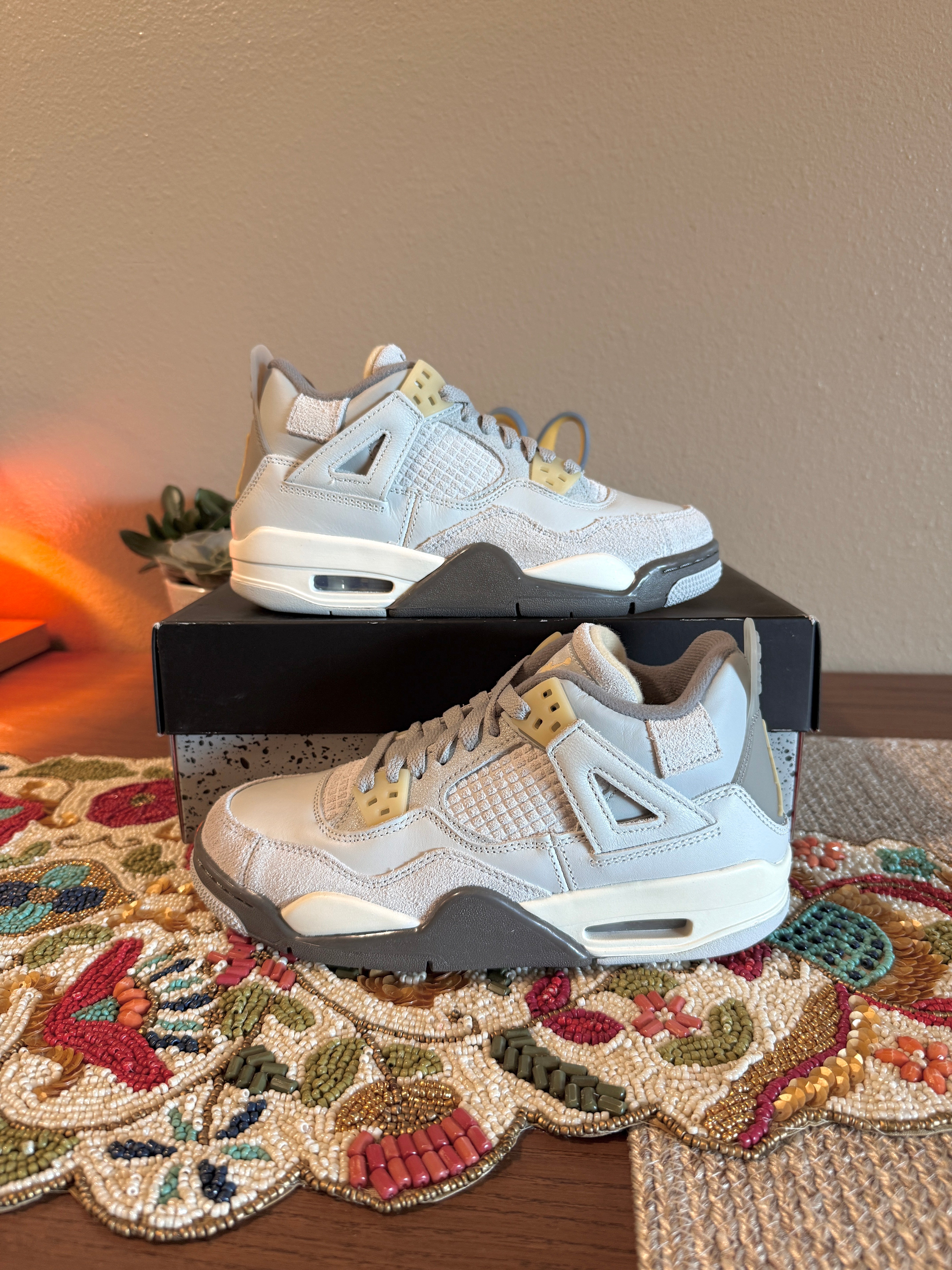 Jordan 4 Retro SE Craft Photon Dust (GS) Size 5Y