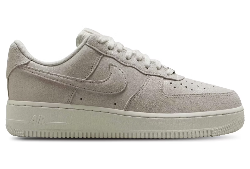 Nike Air Force 1 Low Sail / Glittery Suede (Women's) Sz 7.5 (NO BOX LID)
