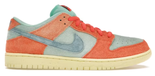 Nike SB Dunk Low Orange Emerald Rise SZ 9 STAIN ON RIGHT TONGUE