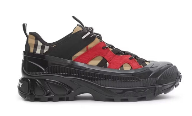 Burberry Arthur Vintage Check Sz 11.5 (USED)