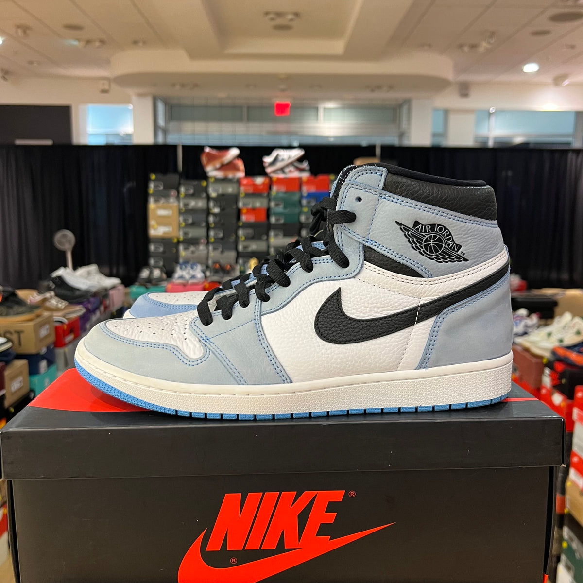 Jordan 1 Retro High OG University Blue used yellowing