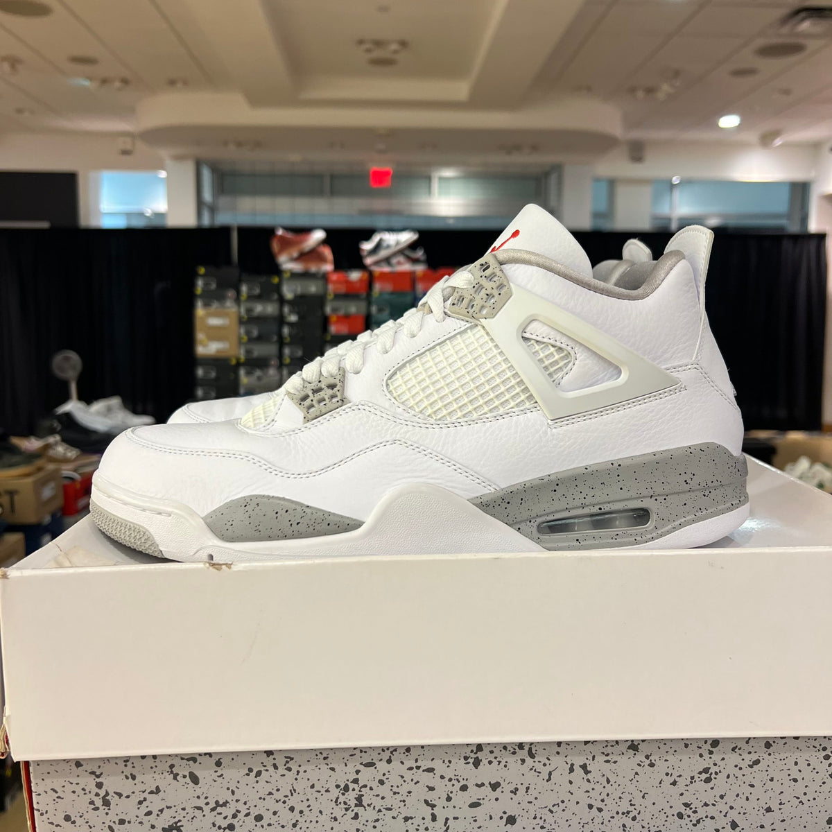 Jordan 4 Retro White Oreo (2021) used damaged box