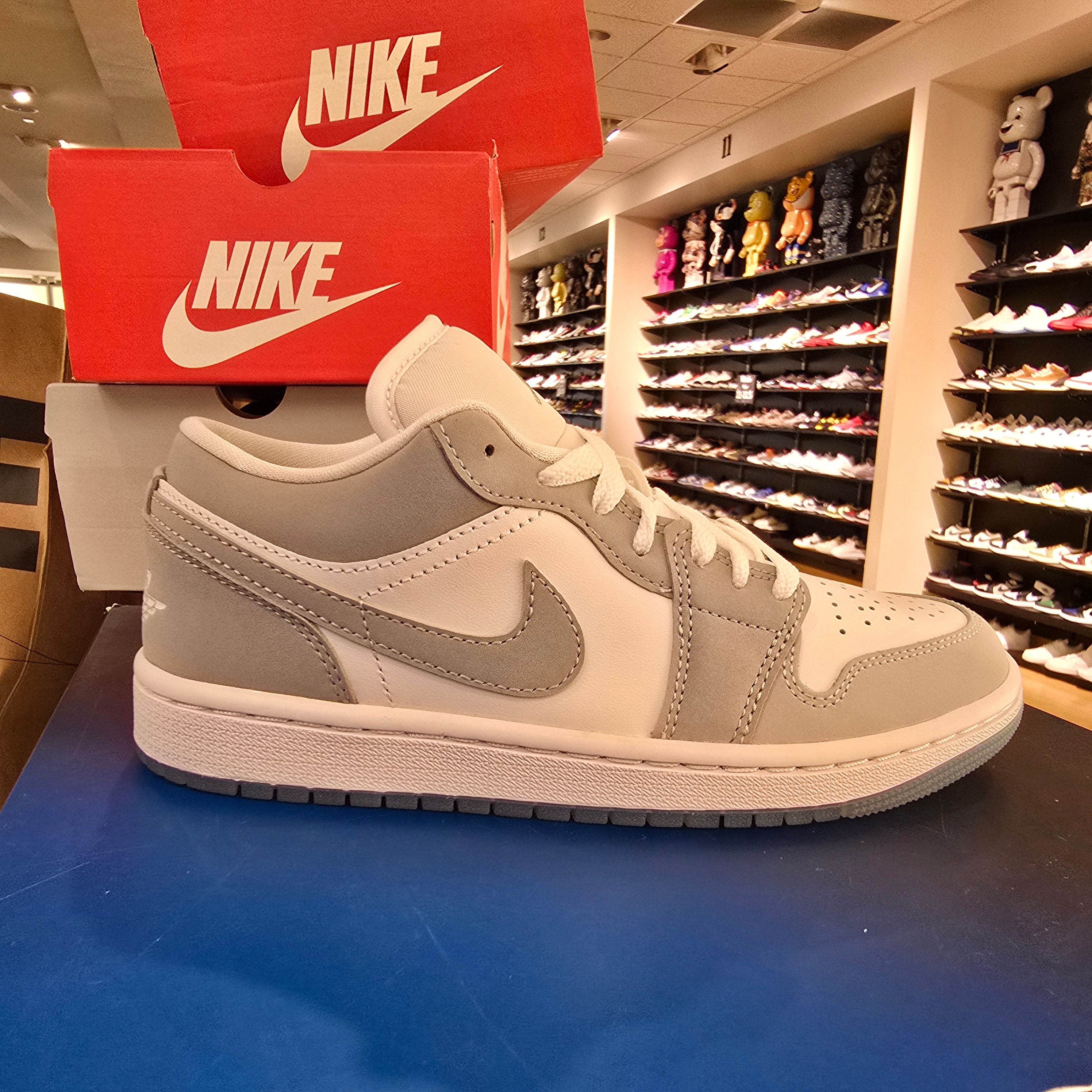 Jordan 1 Low Wolf Grey (Women's) SZ 11/9.5M MISSING LID