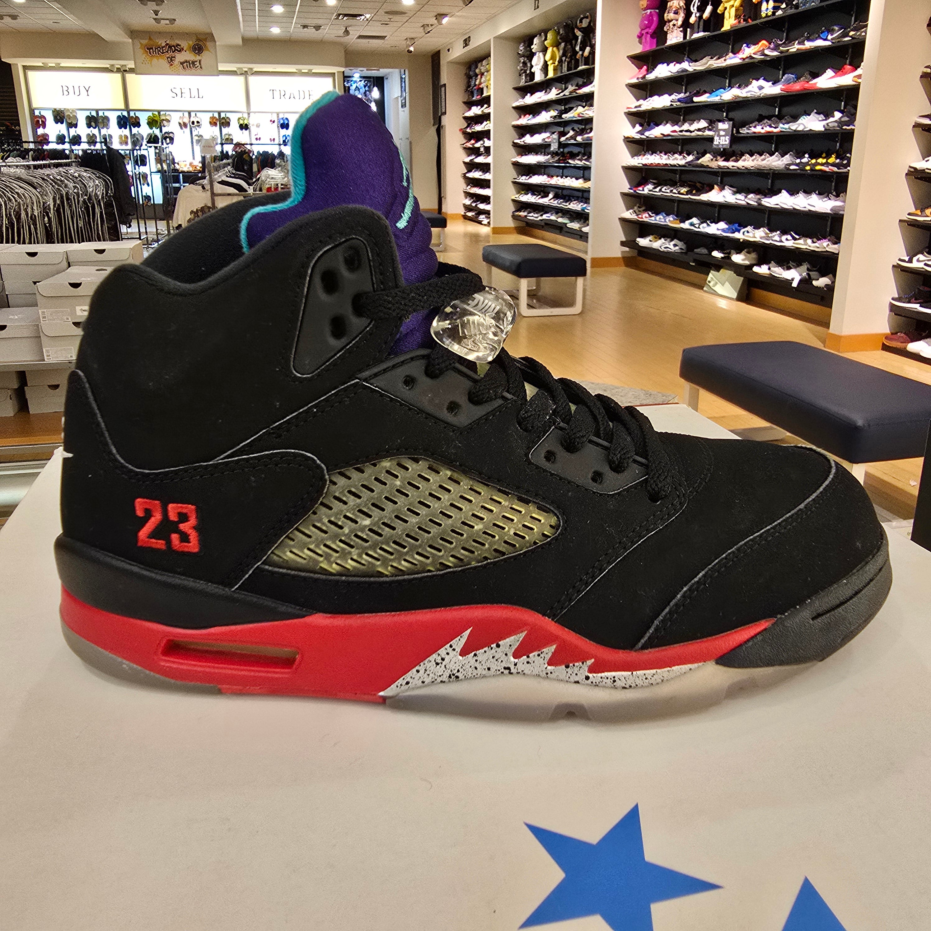 Jordan 5 Retro Top 3 SZ 9.5 USED