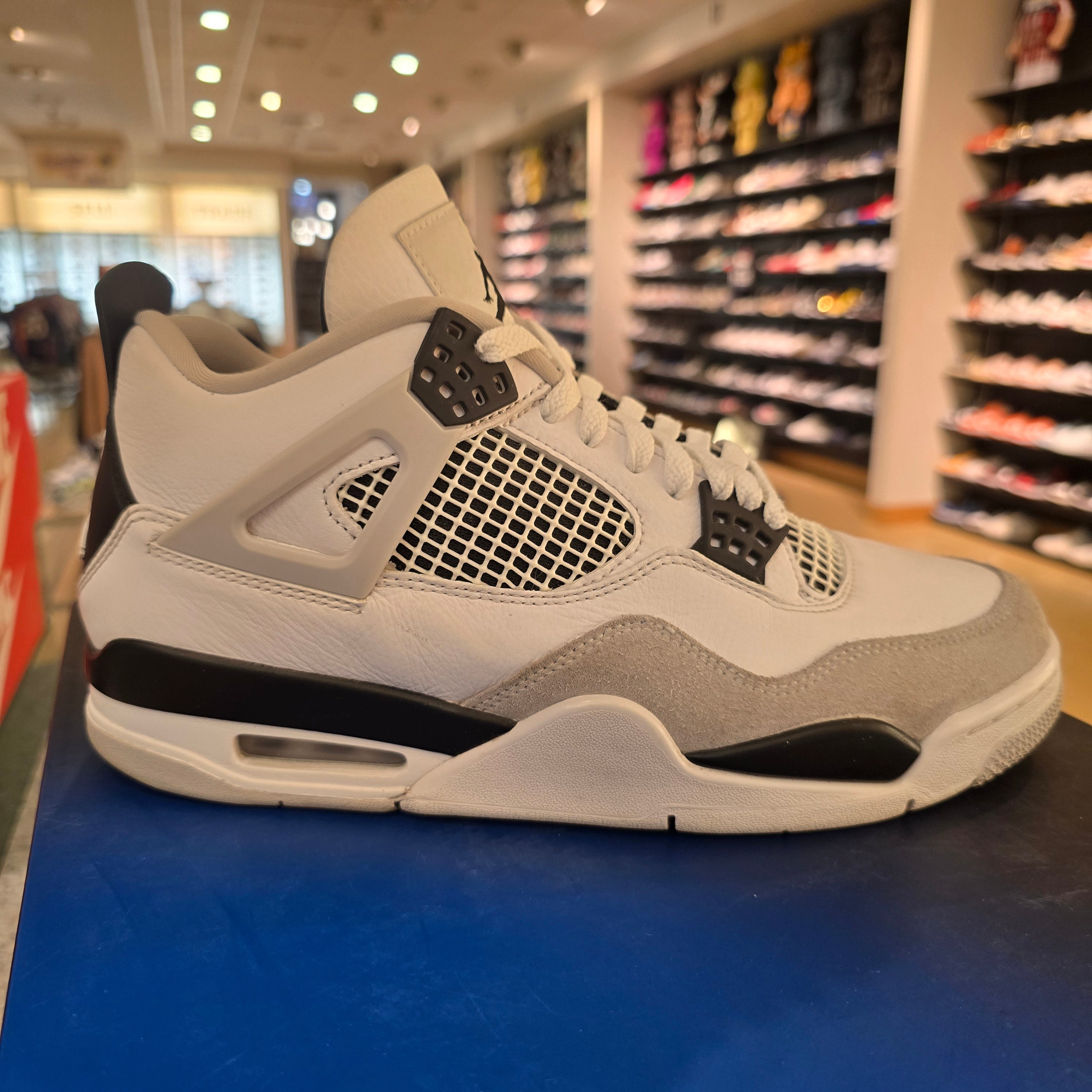 Jordan 4 Retro Military Black SZ 9.5 USED