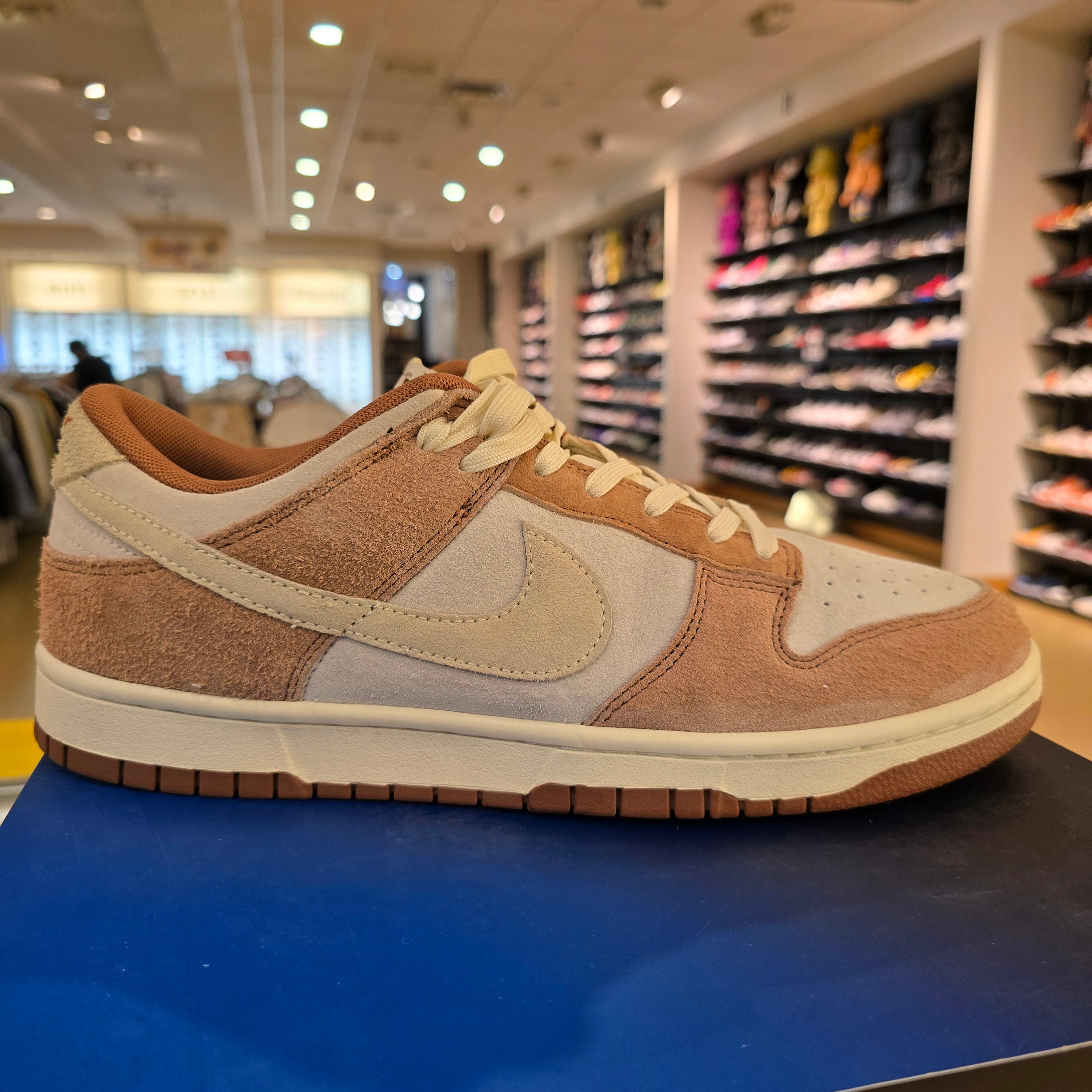 Nike Dunk Low Medium Curry SZ 12 USED