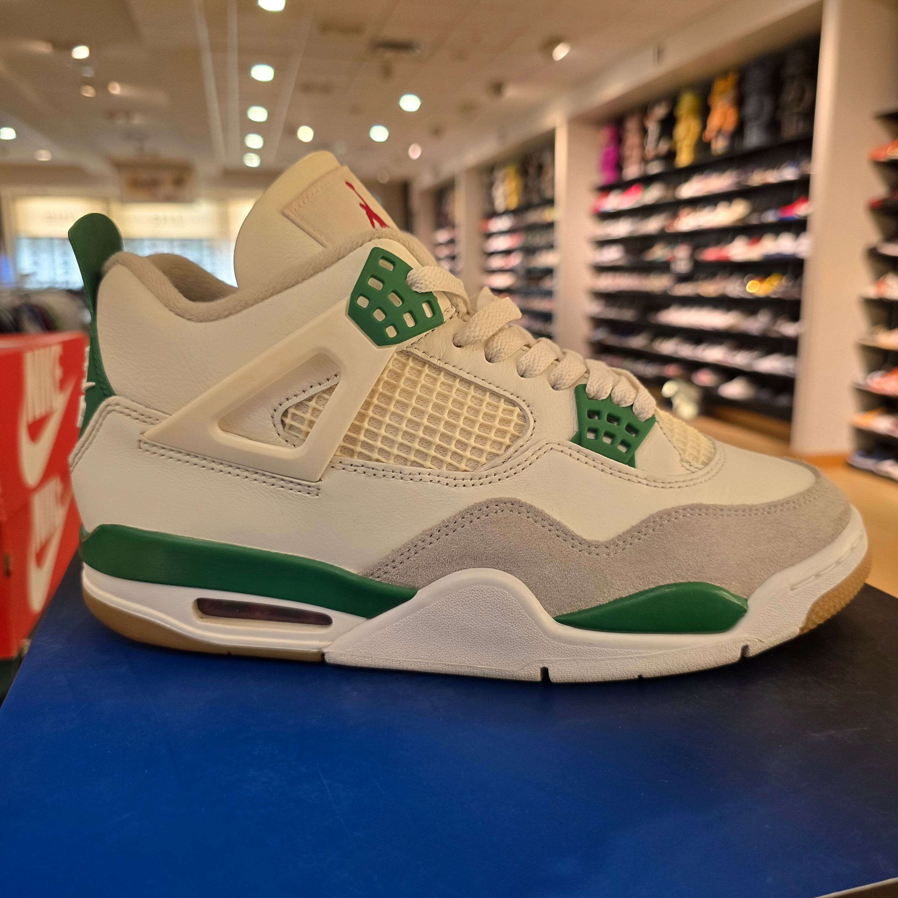 Jordan 4 Retro SB Pine Green SZ 8.5 USED NO BOX