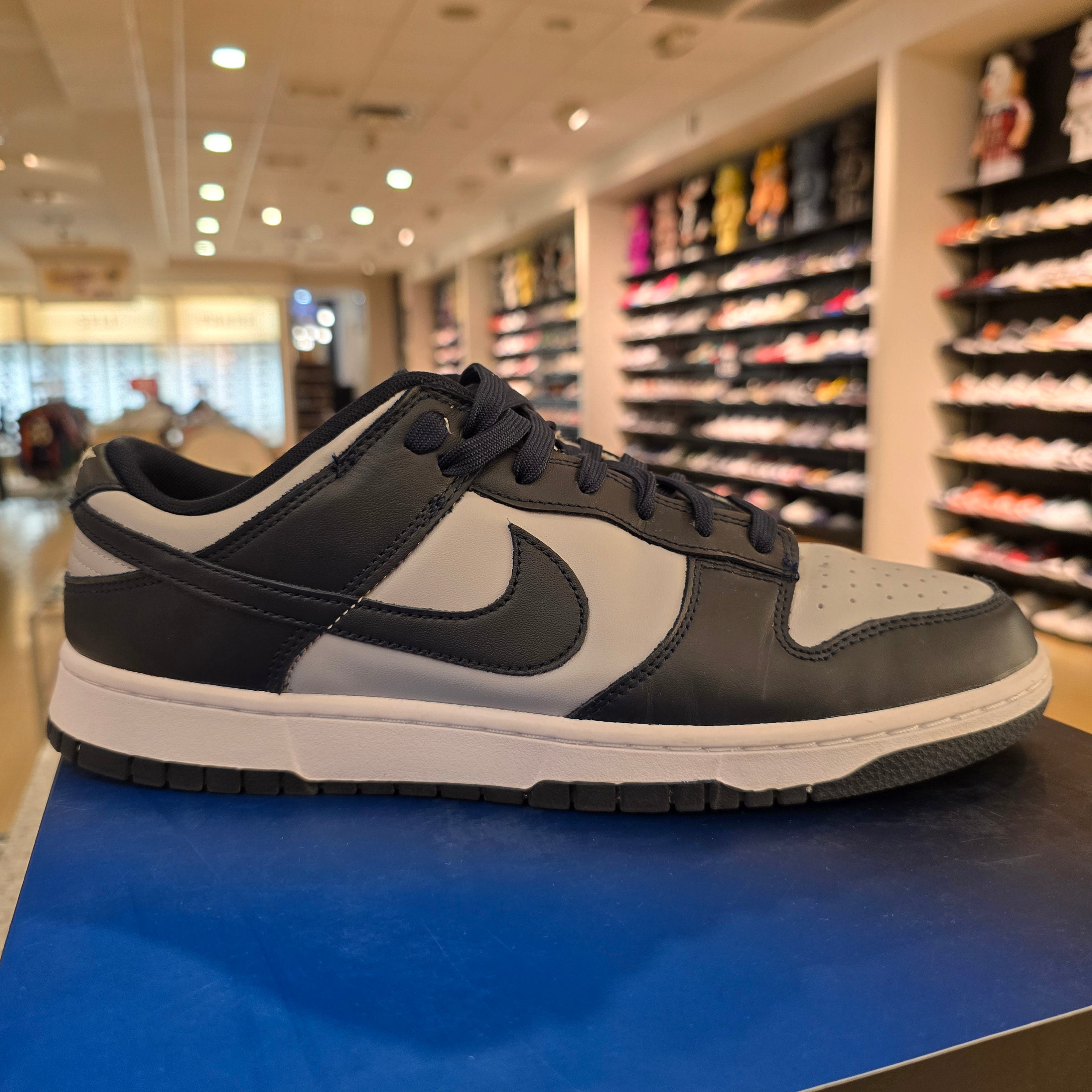 Nike Dunk Low Georgetown SZ 12 USED