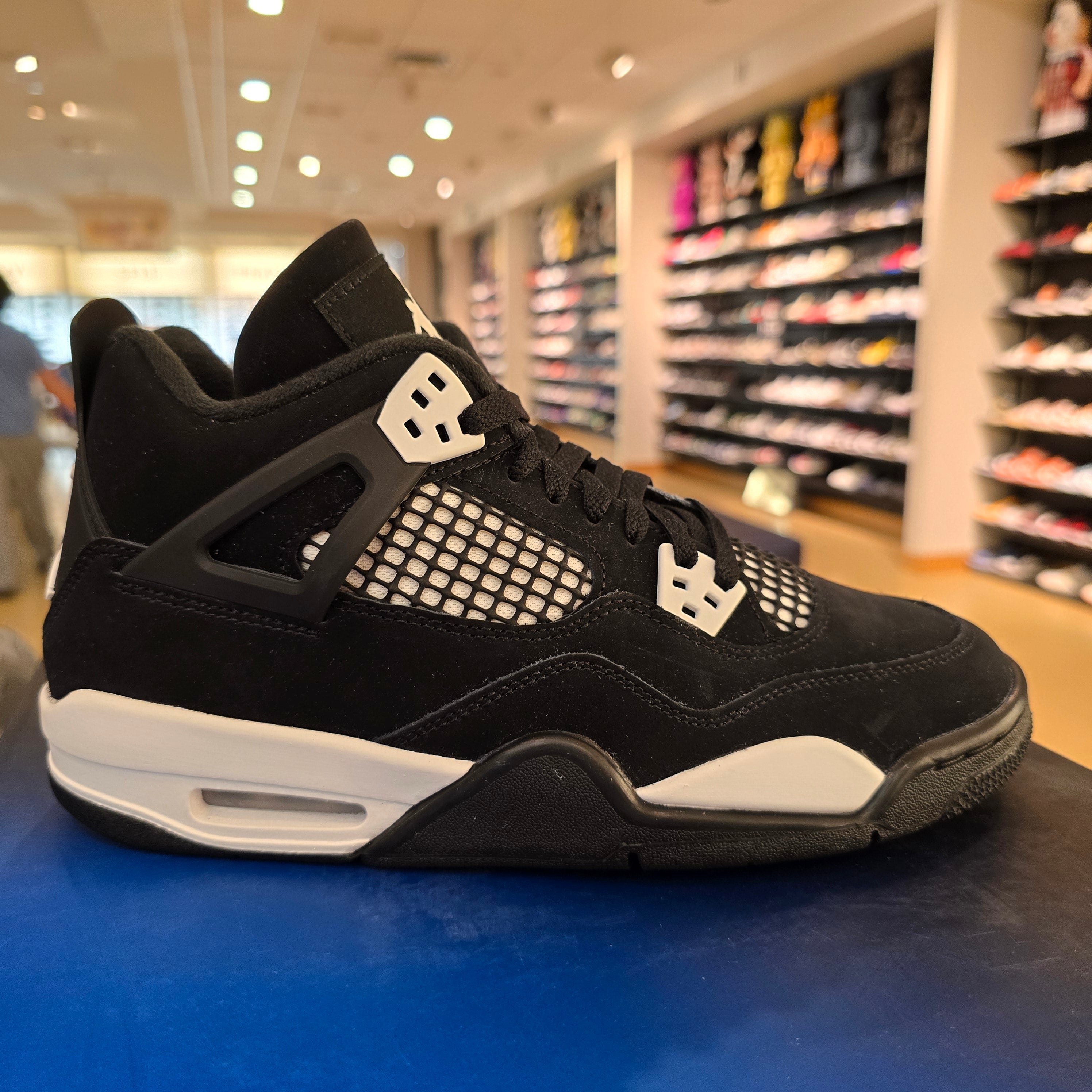 Jordan 4 Retro White Thunder GS SZ 7Y B-GRADE