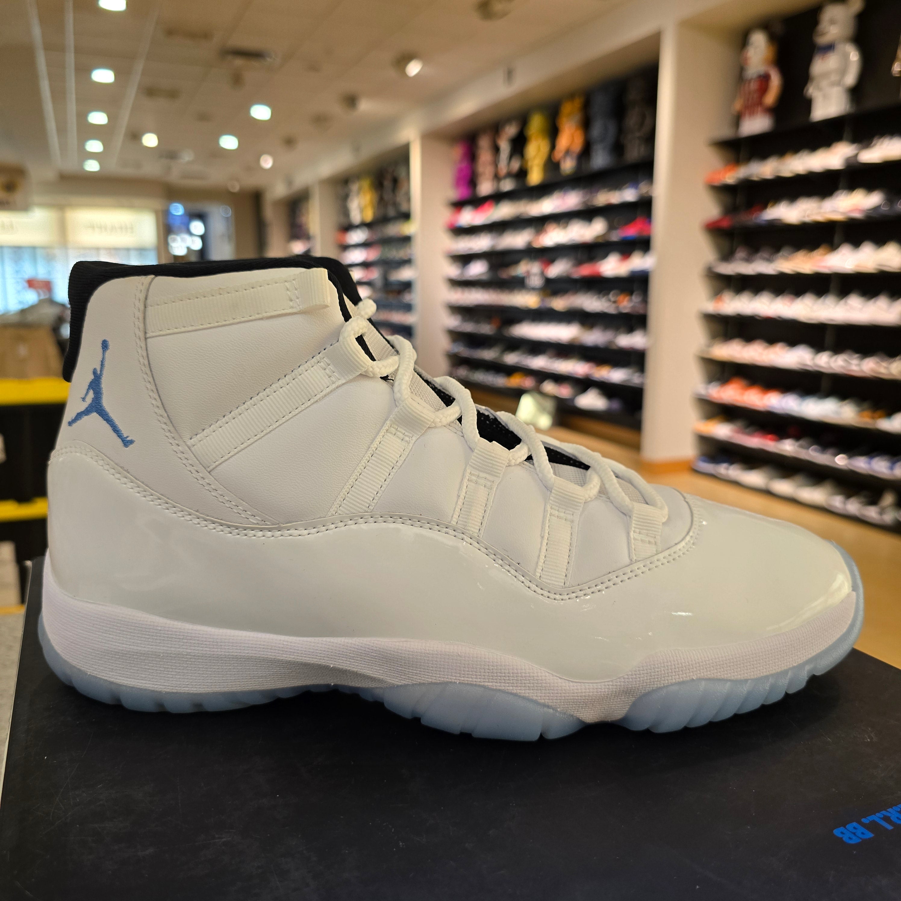 Jordan 11 Retro Legend Blue (2024) SZ 11 USED (NO LABEL BOX)