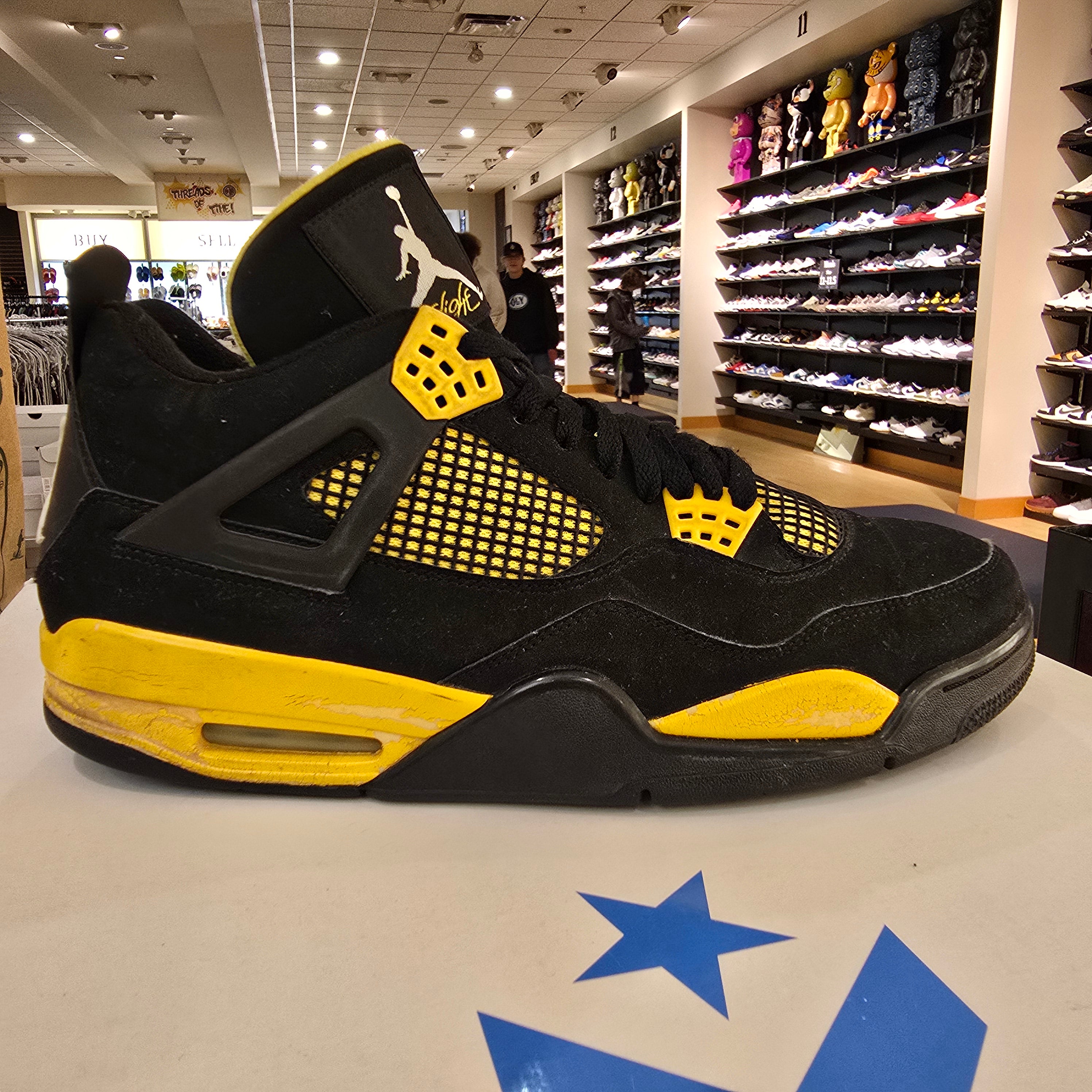 Jordan 4 Retro Thunder (2012) SZ 12 USED NO BOX SEPERATION (NOT SAFE TO WEAR)
