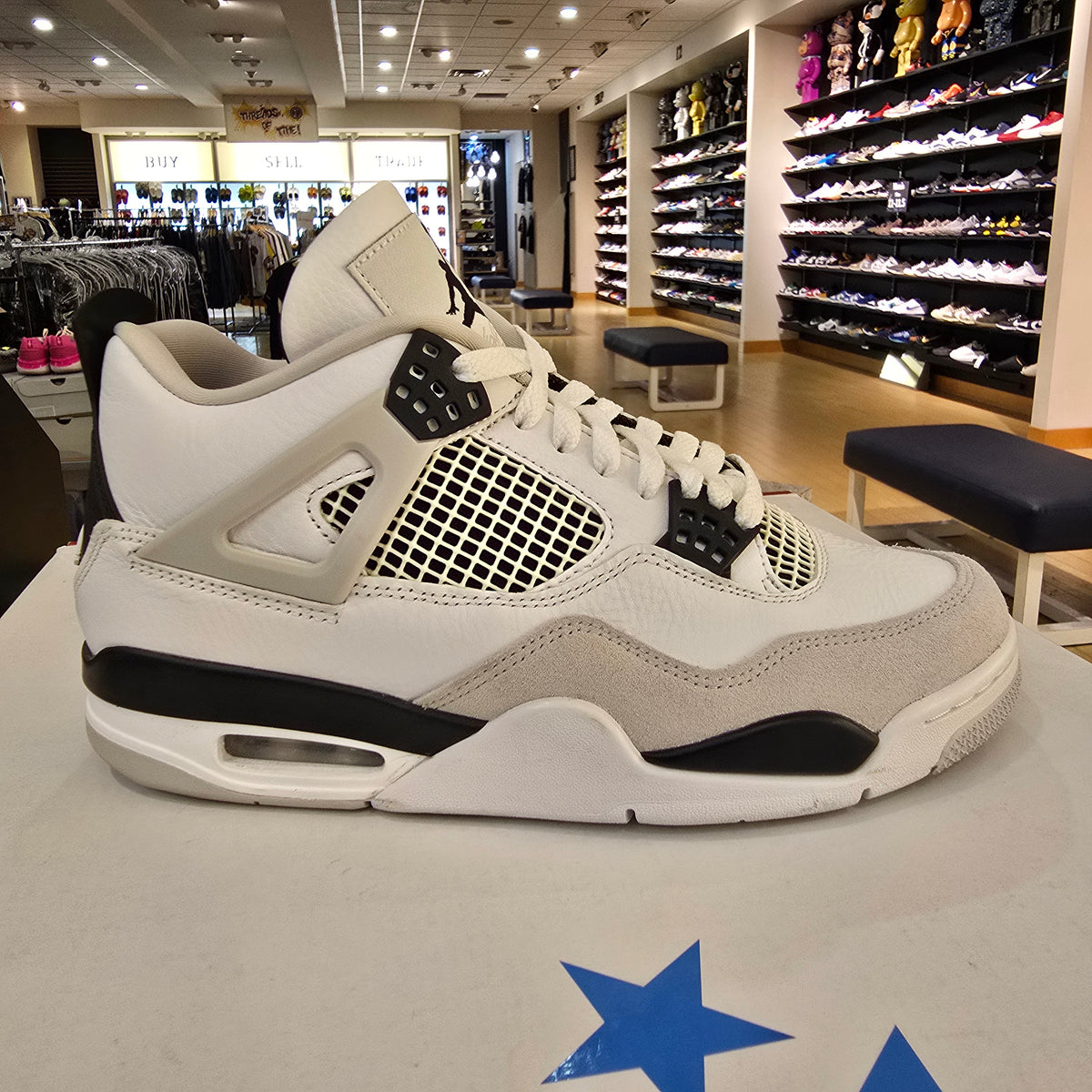 Jordan 4 Retro Military Black SZ 8.5 USED
