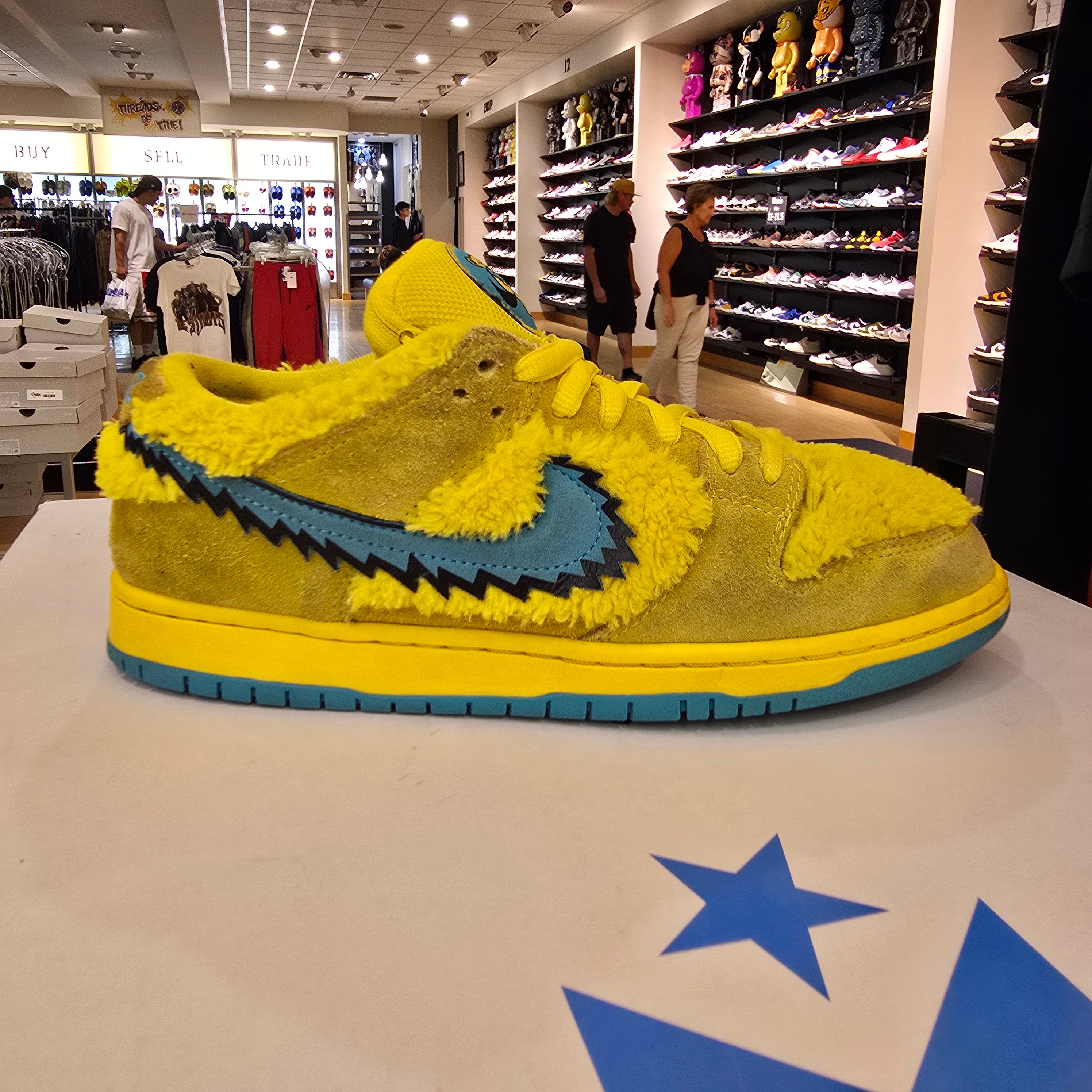 Nike SB Dunk Low Grateful Dead Bears Opti Yellow SZ 8.5 USED NO BOX