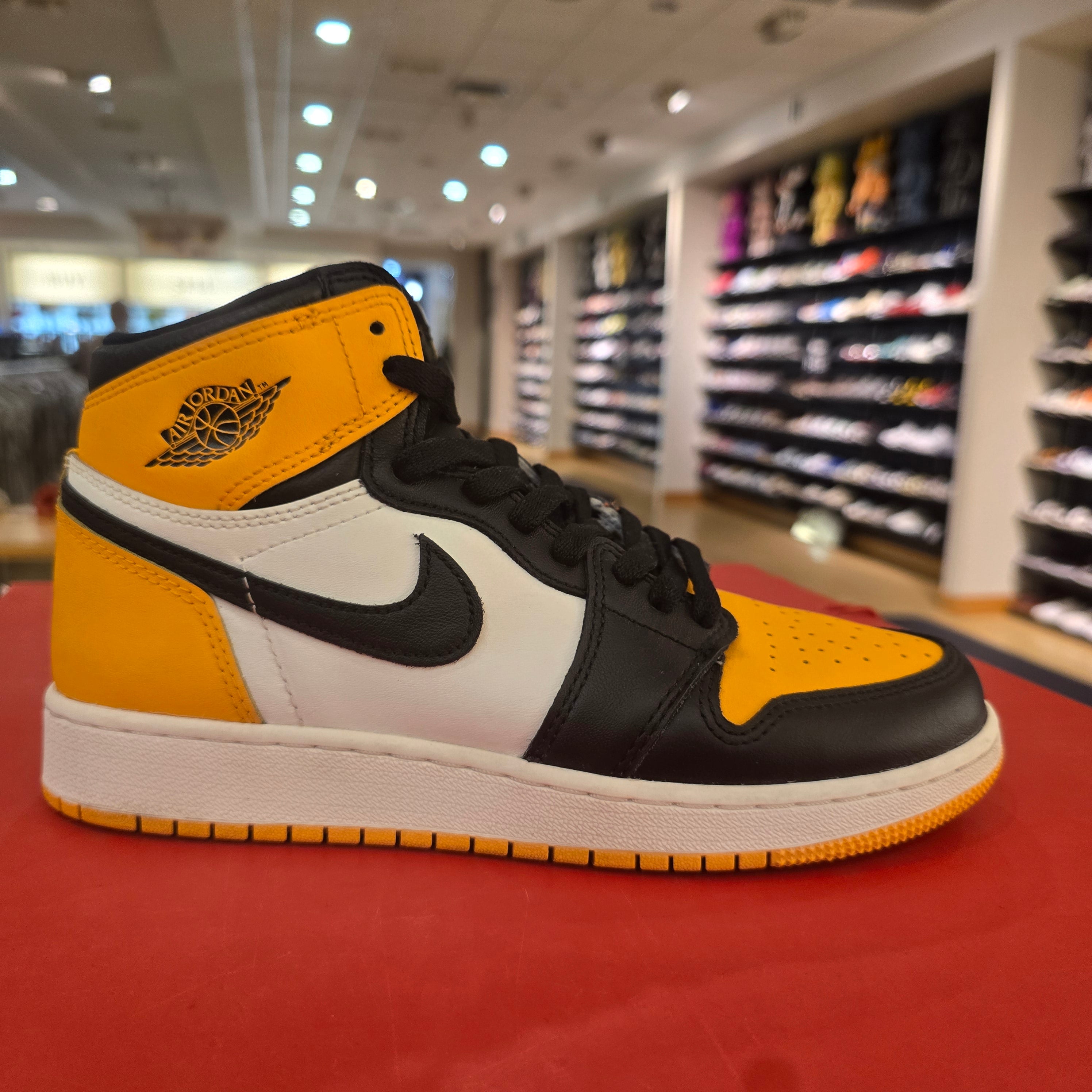 Jordan 1 Retro High OG Taxi (GS) SZ 6Y USED