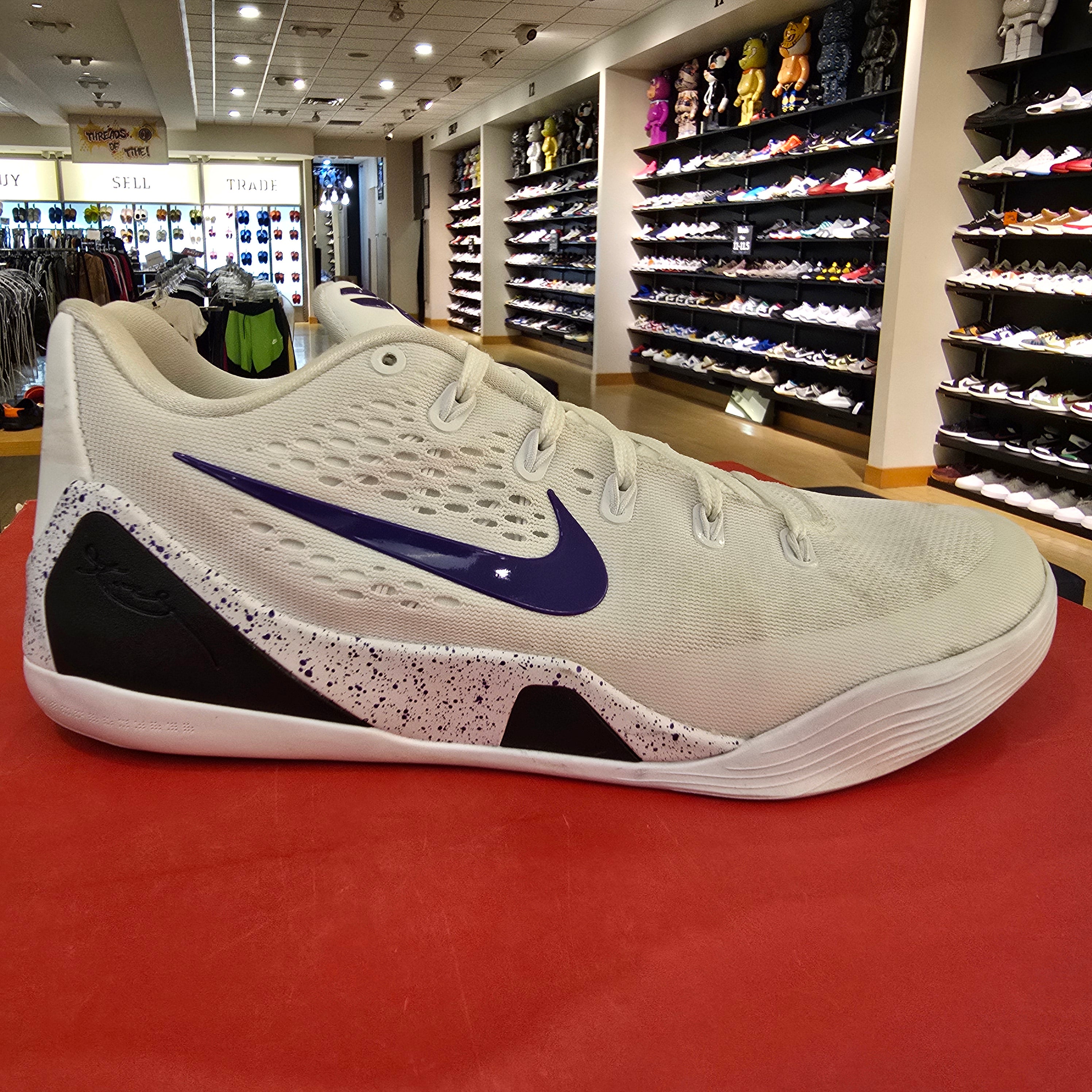 Kobe 9 Elite Low EM Protro White Court Purple SZ 11 USED