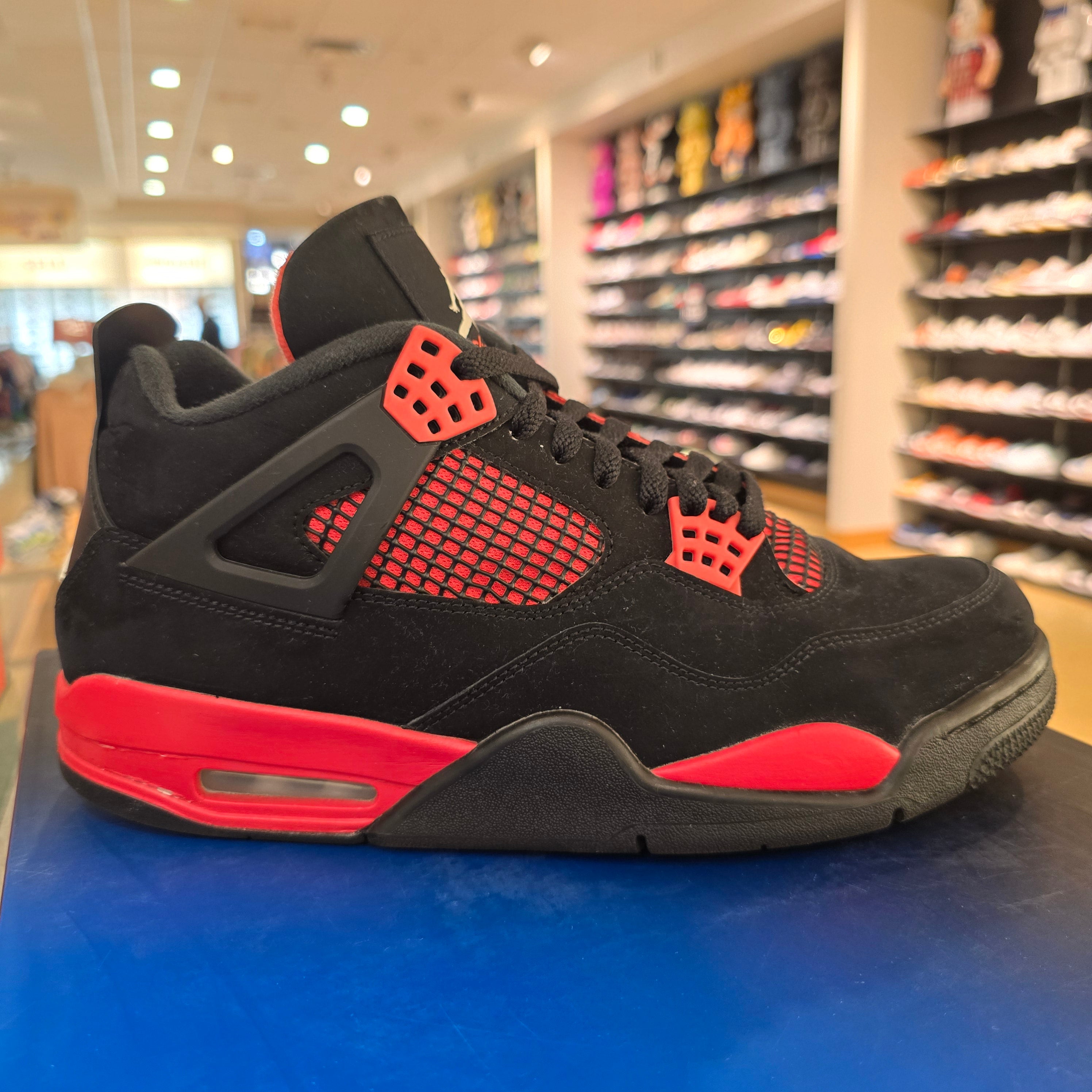 Jordan 4 Retro Red Thunder SZ 10.5 USED
