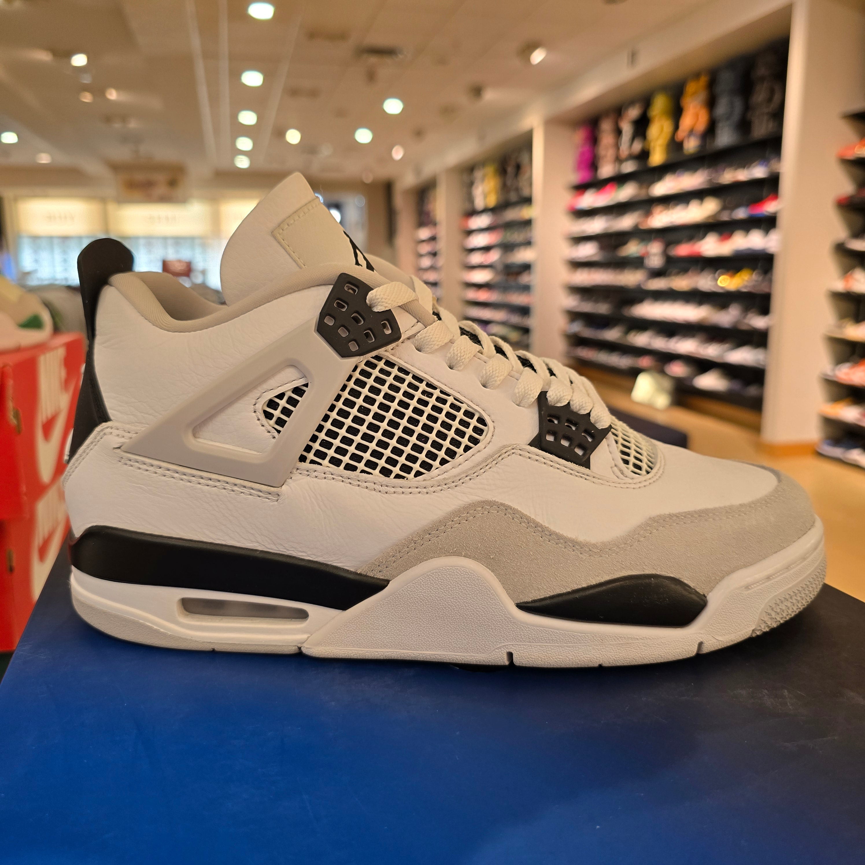 Jordan 4 Retro Military Black SZ 9 USED