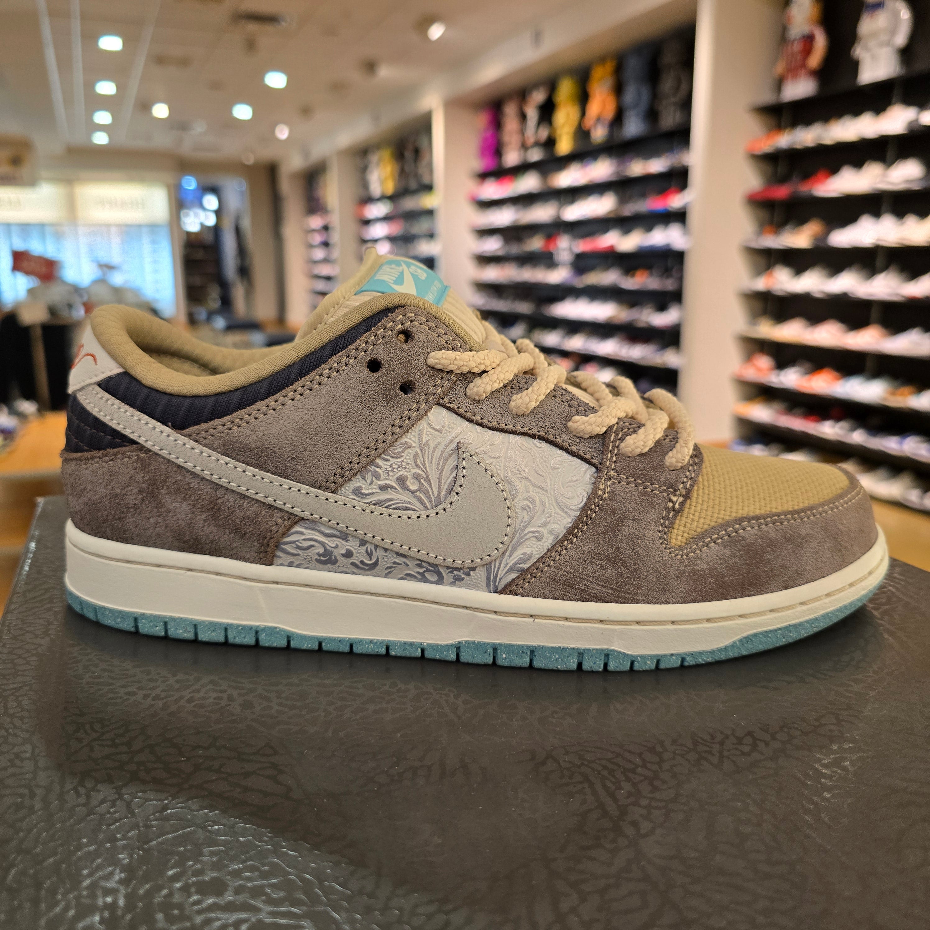 Nike SB Dunk Low Big Money Savings SZ 9.5