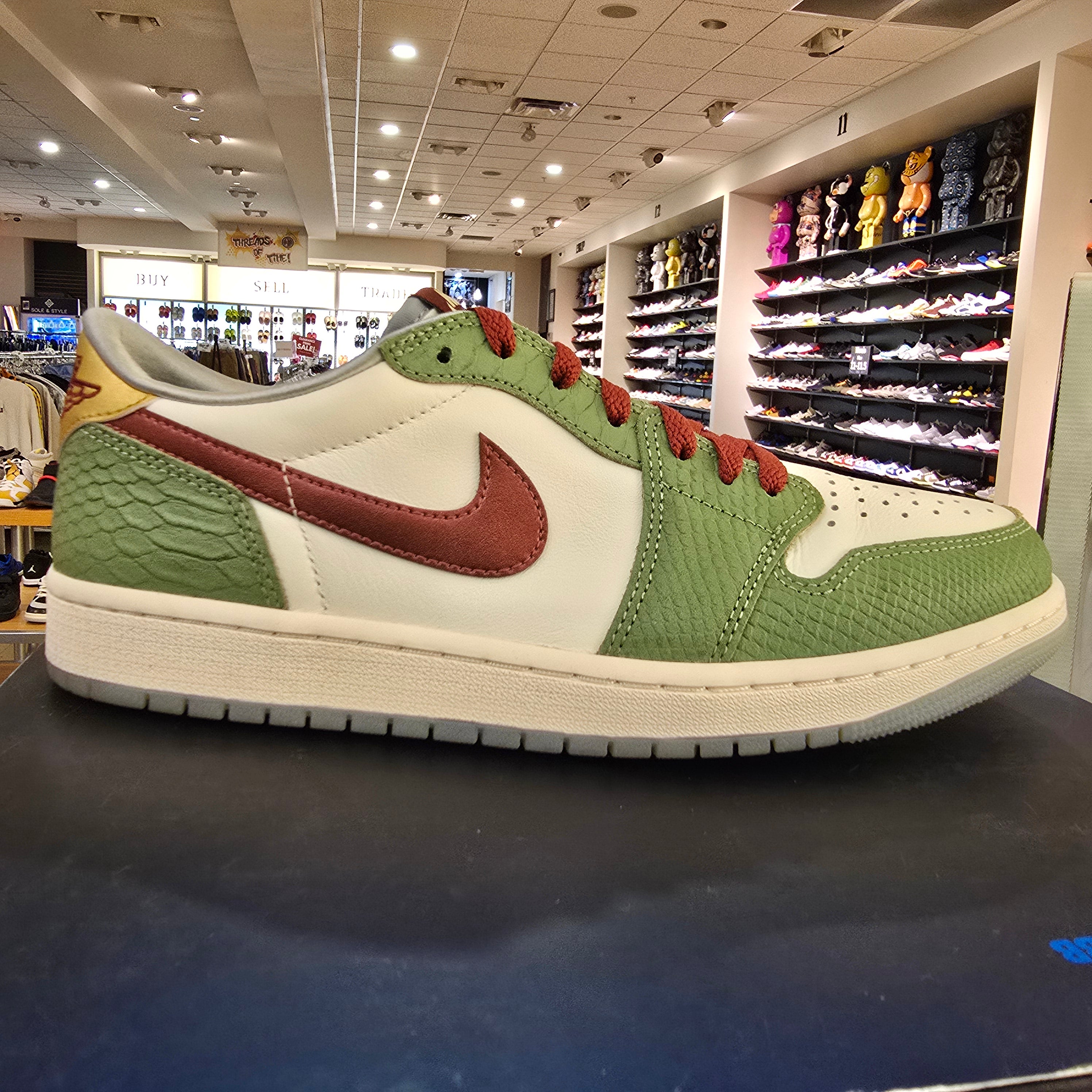 Jordan 1 Retro Low OG Year of the Dragon (2024) SZ 10 USED