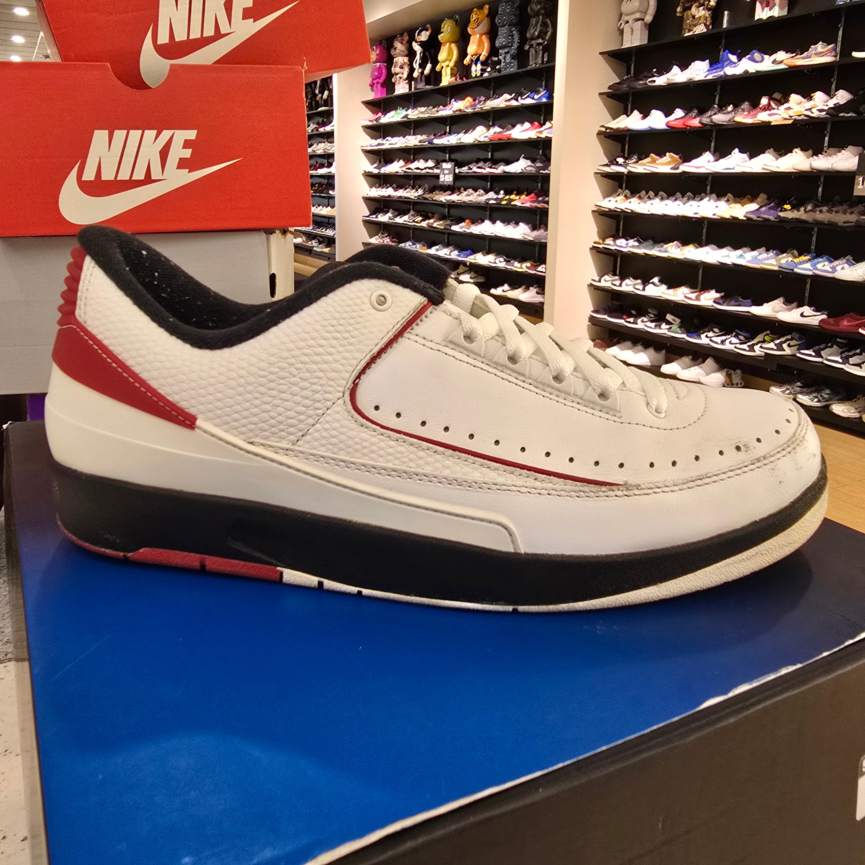 Jordan 2 Retro Low Chicago SZ 11.5 USED NO BOX SCUFFS