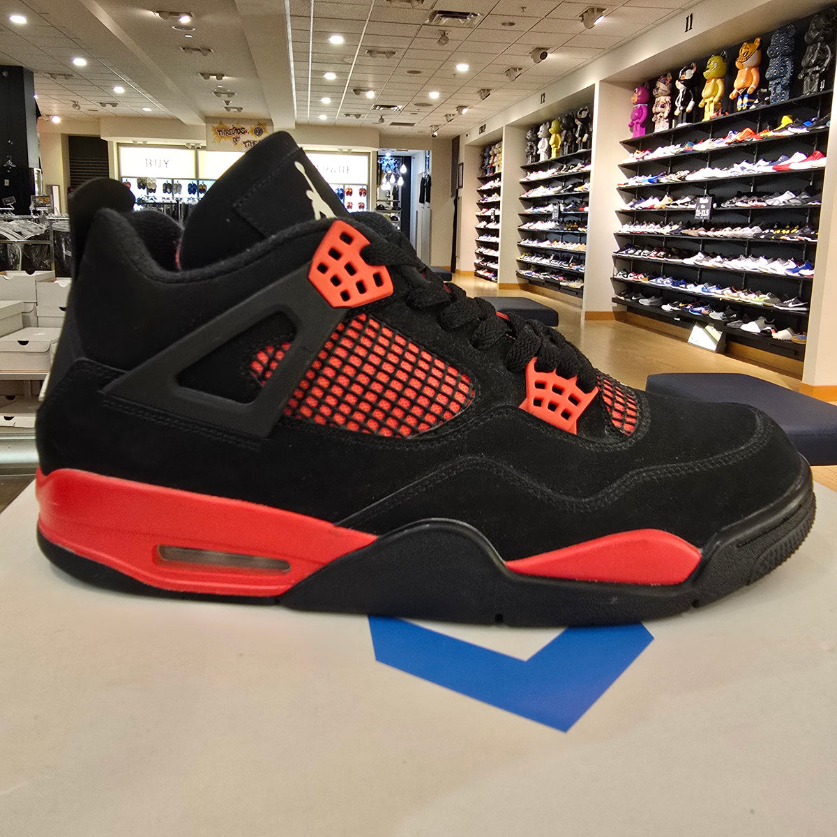 Jordan 4 Retro Red Thunder SZ 11.5 USED NO BOX