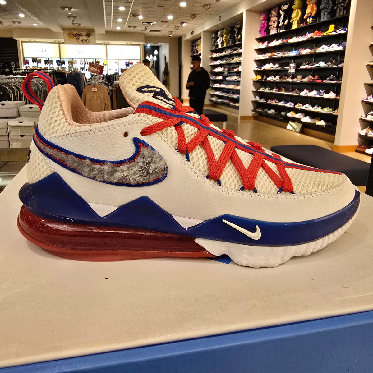 Nike LeBron 17 Low Tune Squad SZ 7 USED NO BOX