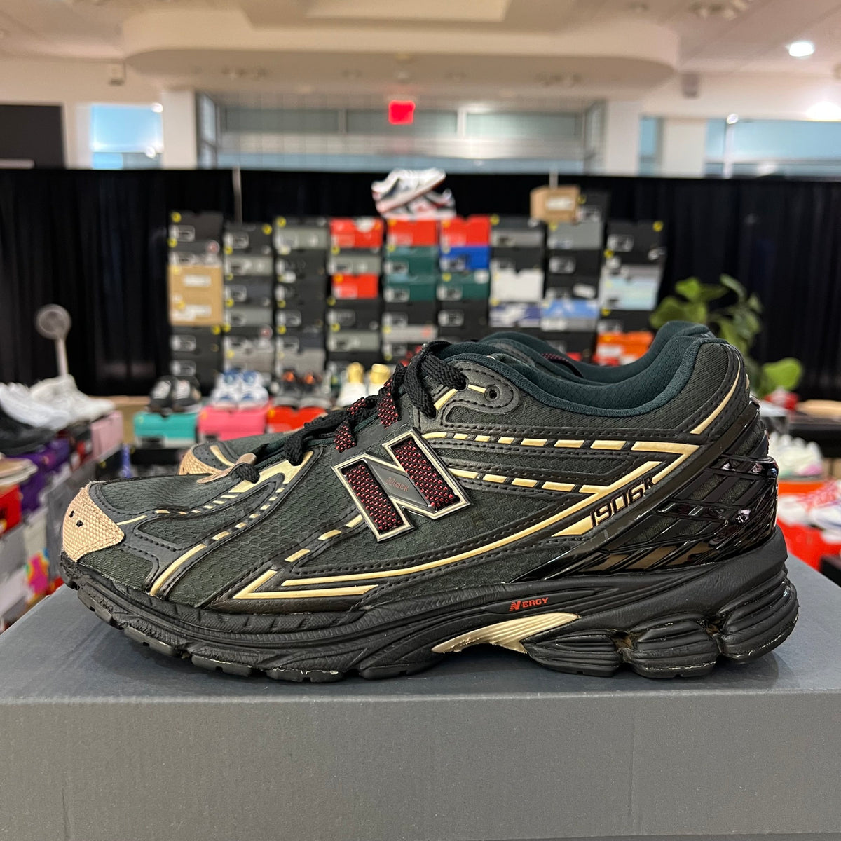 New Balance 1906R Kith Black used