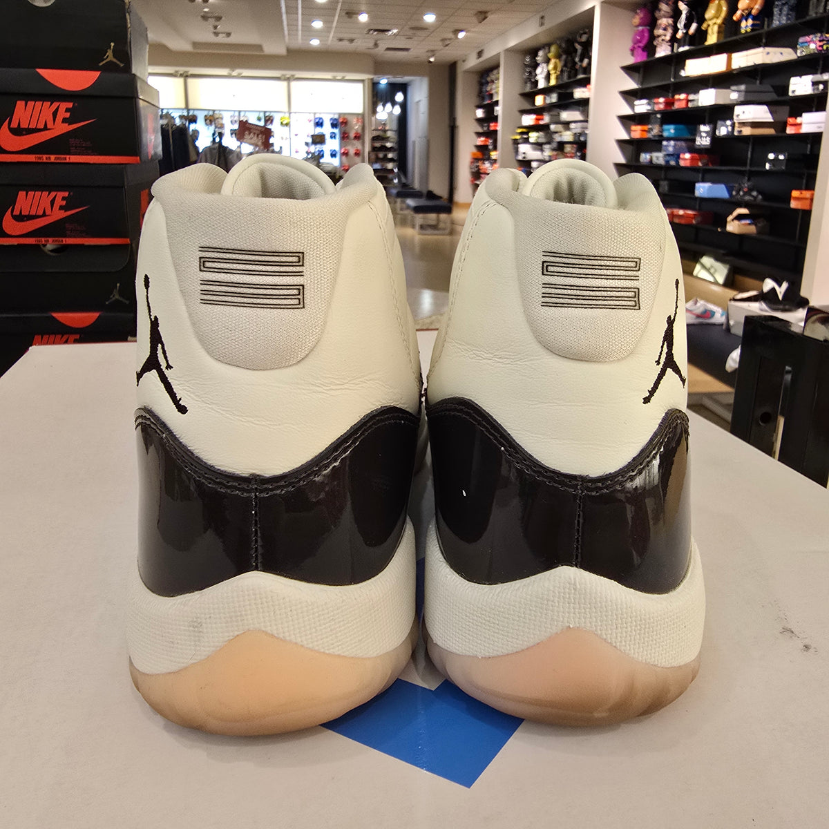 Jordan 11 Retro Neapolitan (Women's) SZ 8.5/7M USED