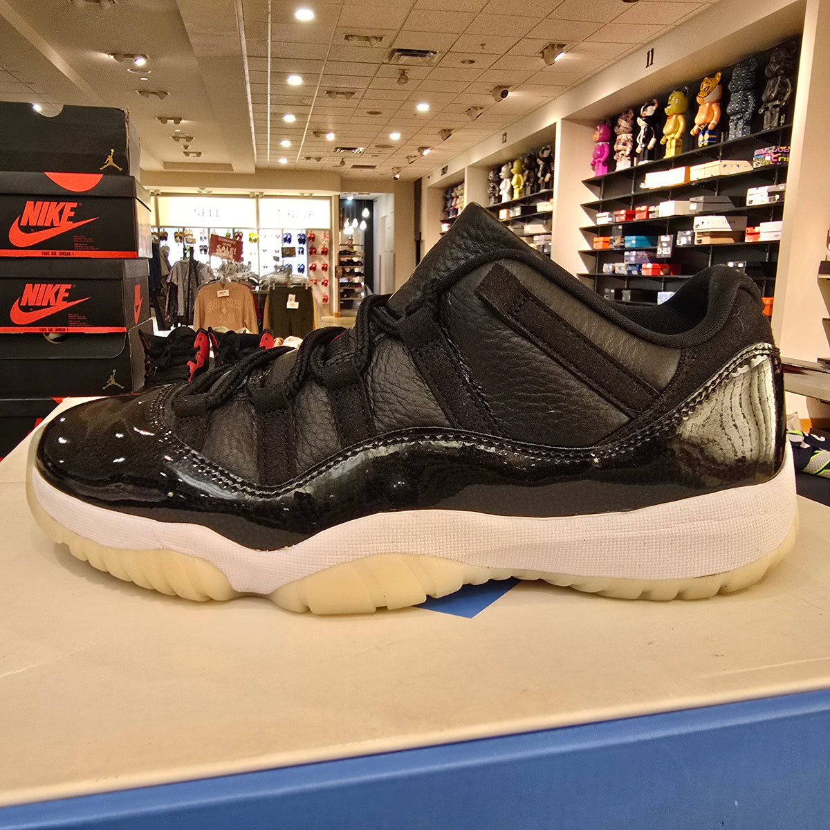 Jordan 11 Retro Low 72-10 SZ 10 USED
