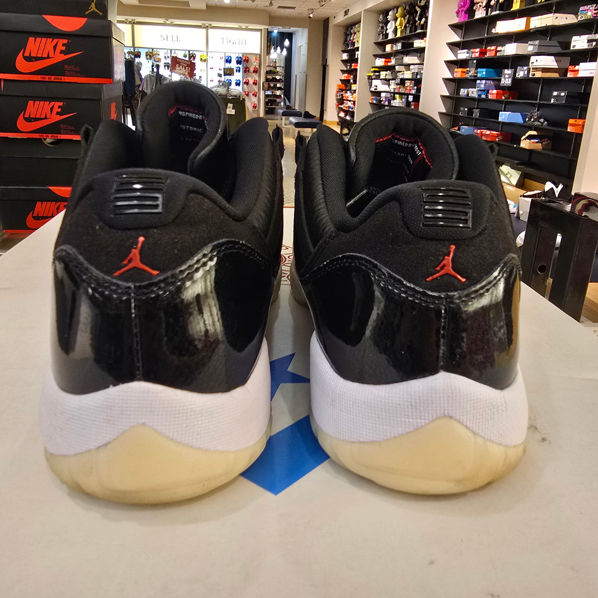 Jordan 11 Retro Low 72-10 SZ 10 USED