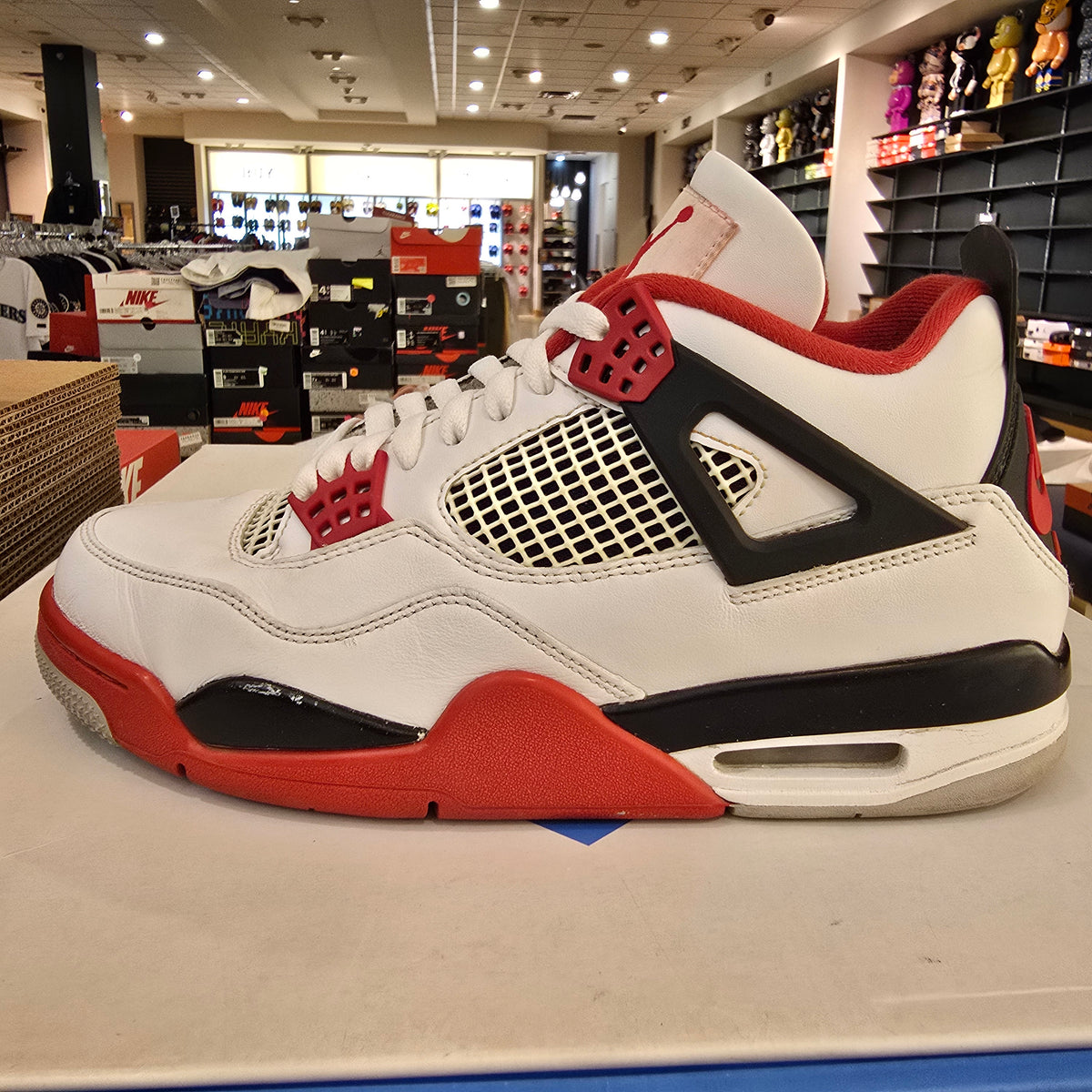 Jordan 4 Retro Fire Red SZ 9 USED NO BOX