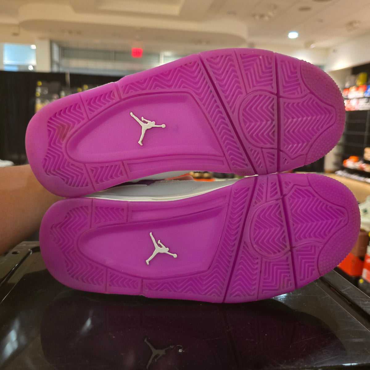 Jordan 4 Retro Hyper Violet (GS) SZ 7Y USED
