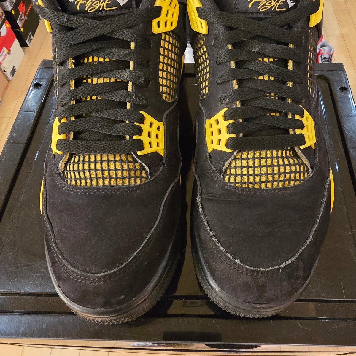 Jordan 4 Retro Thunder (2023) SZ 10.5 USED
