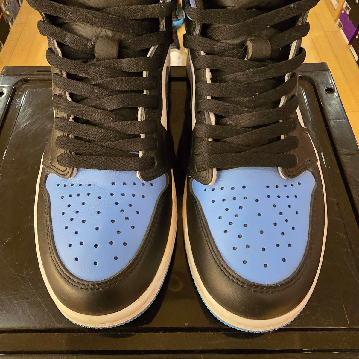 Jordan 1 Retro High OG UNC Toe SZ 8 USED