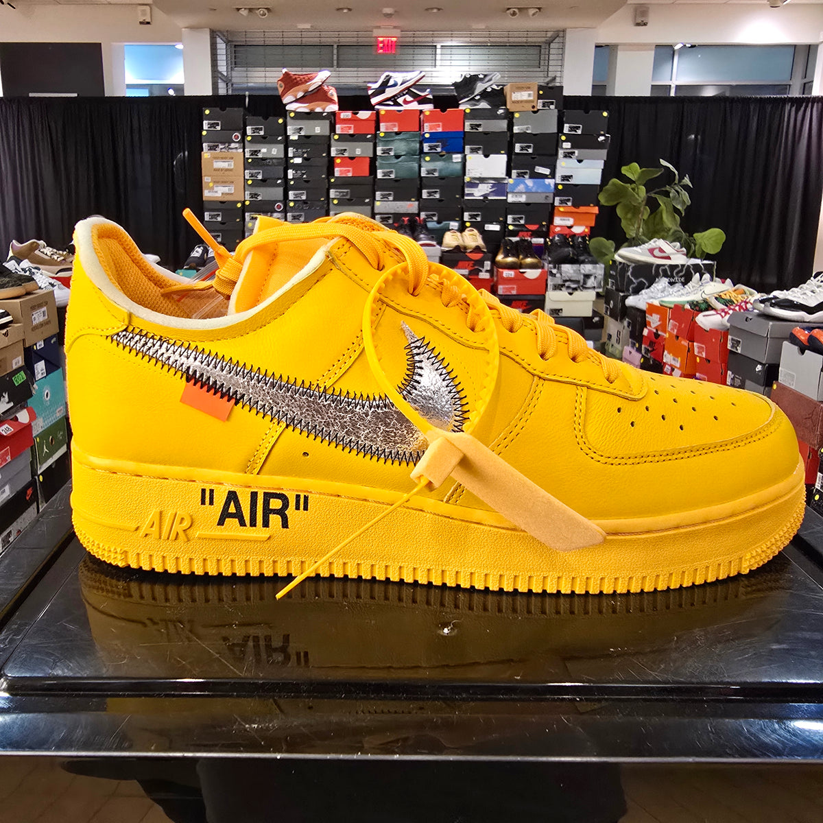 Nike Air Force 1 Low Off-White ICA University Gold SZ 9.5