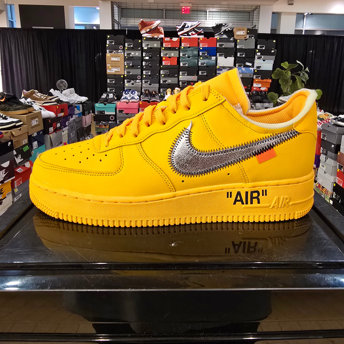Nike Air Force 1 Low Off-White ICA University Gold SZ 9.5