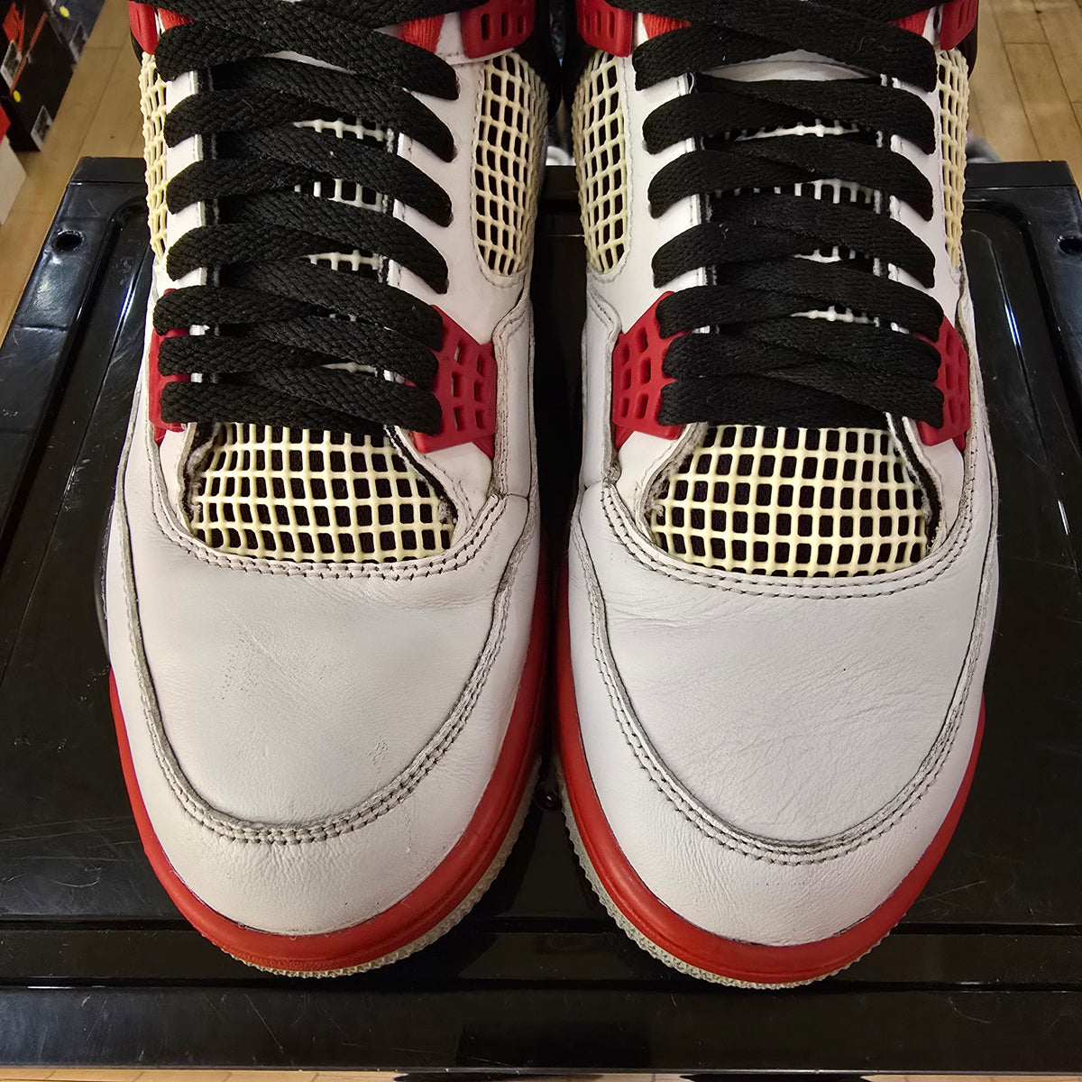 Jordan 4 Retro Fire Red SZ 9.5 USED REP BOX