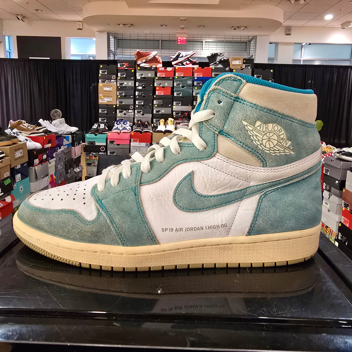 Jordan 1 Retro High Turbo Green SZ 10 USED