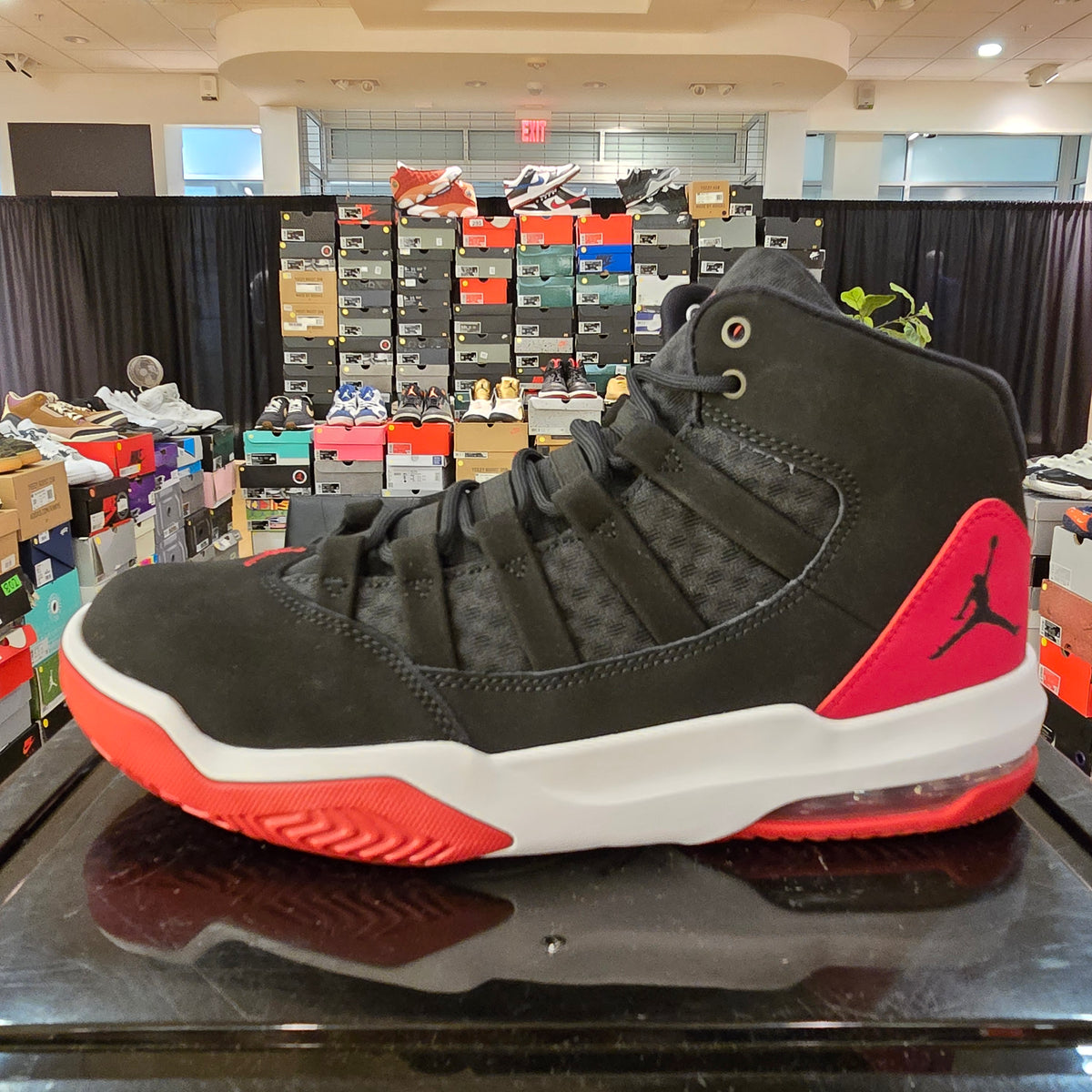 Jordan Max Aura Black Red SZ 9.5