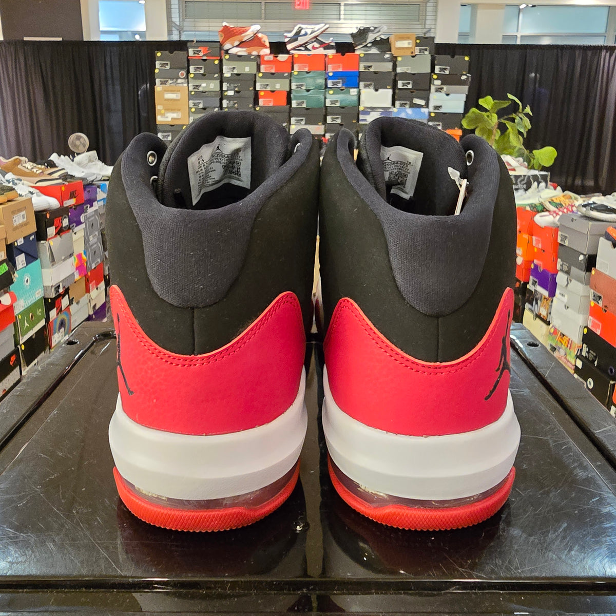Jordan Max Aura Black Red SZ 9.5