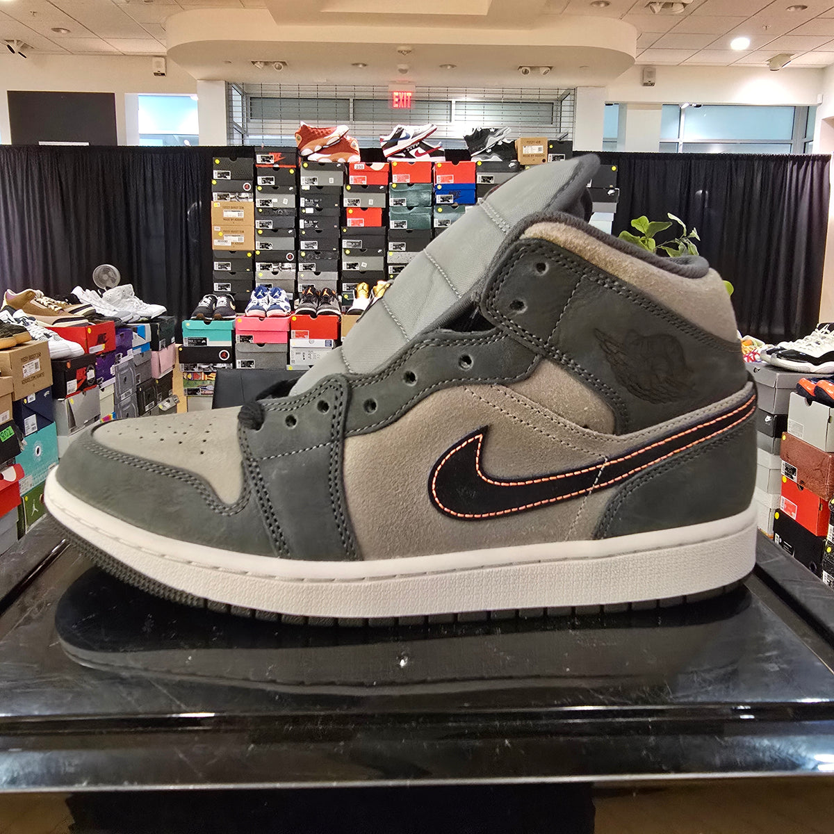 Jordan 1 Mid SE Night Stadium SZ 9.5