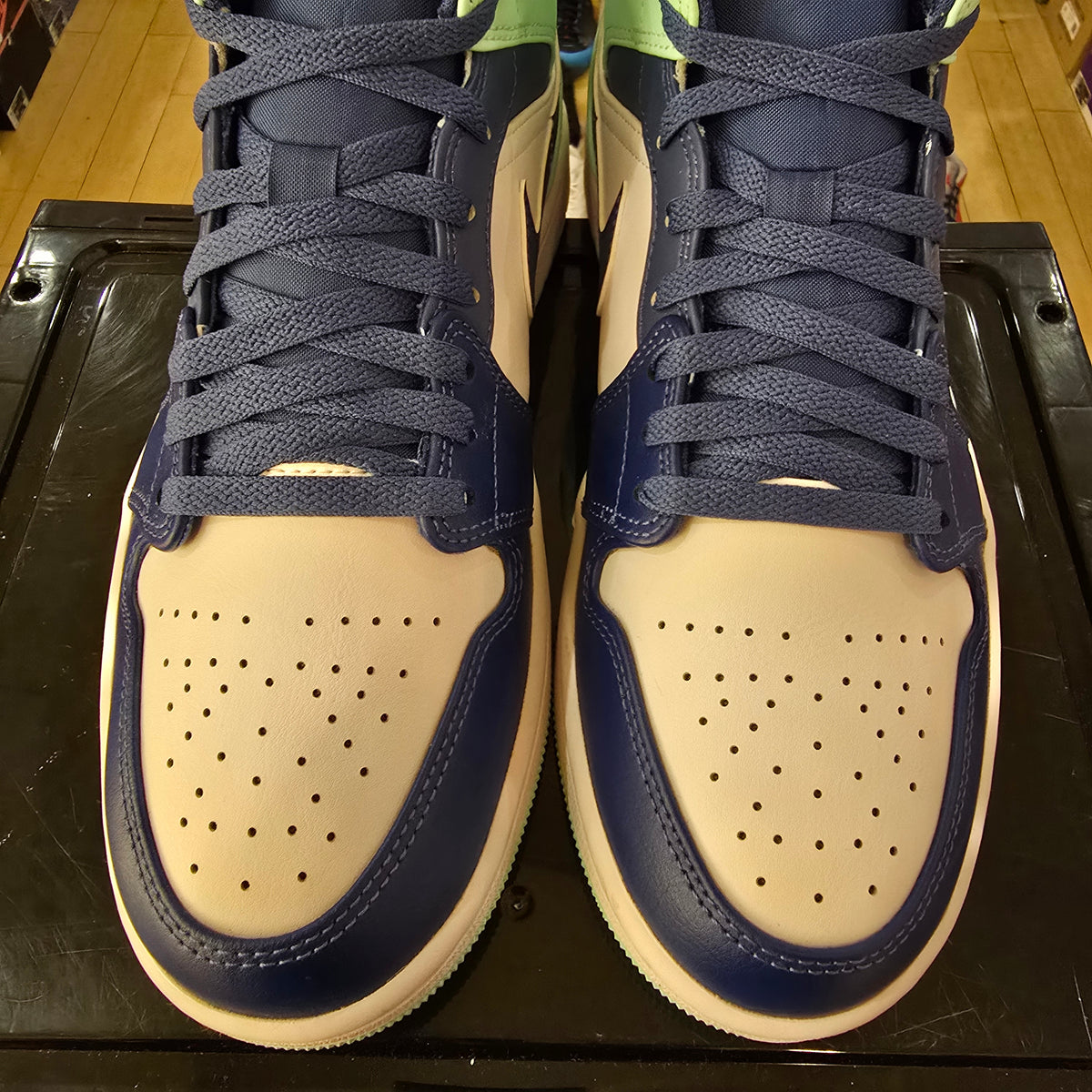 Jordan 1 Mid Mystic Navy Mint Foam SZ 9.5 USED