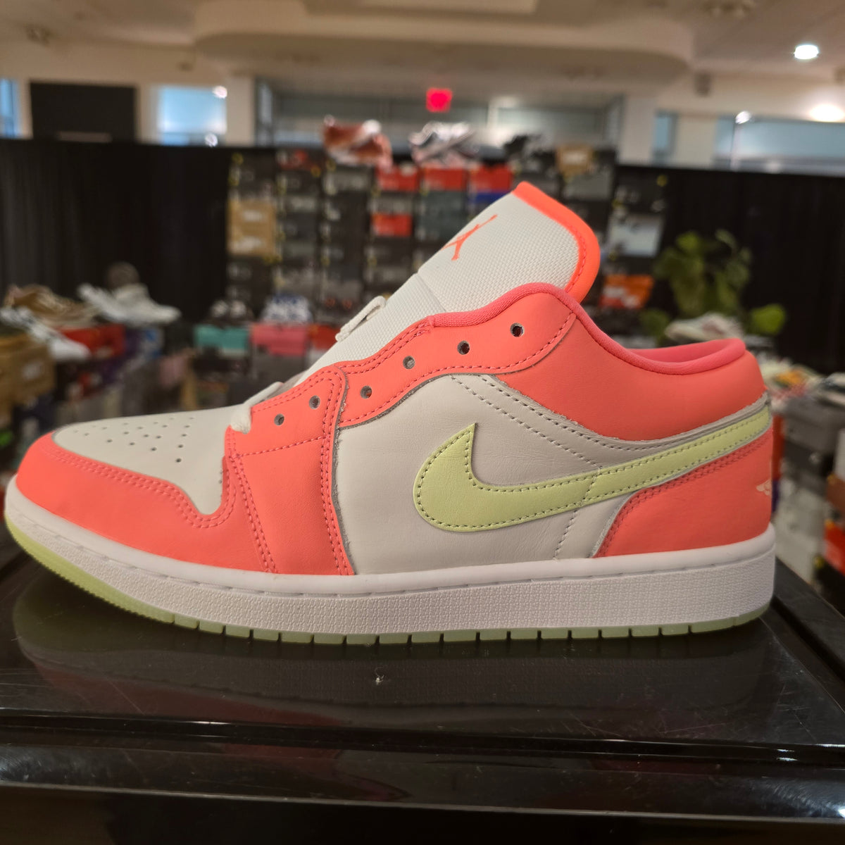 Jordan 1 Low SE Lava Glow SZ 9.5