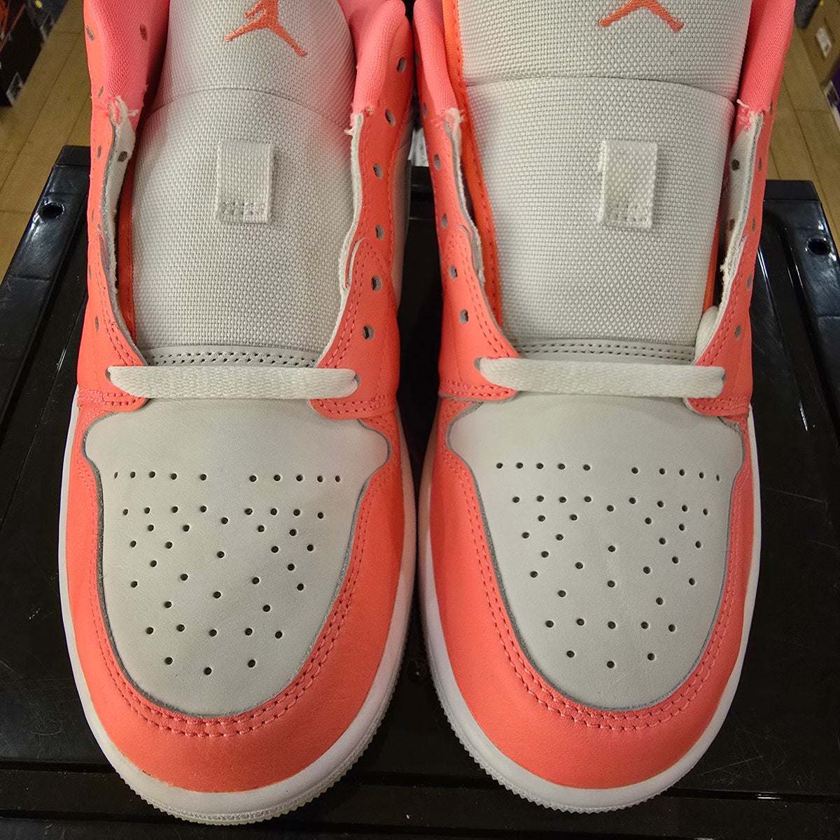 Jordan 1 Low SE Lava Glow SZ 9.5