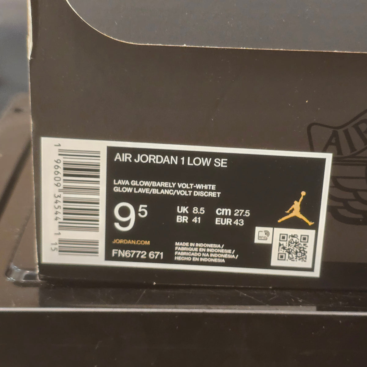 Jordan 1 Low SE Lava Glow SZ 9.5