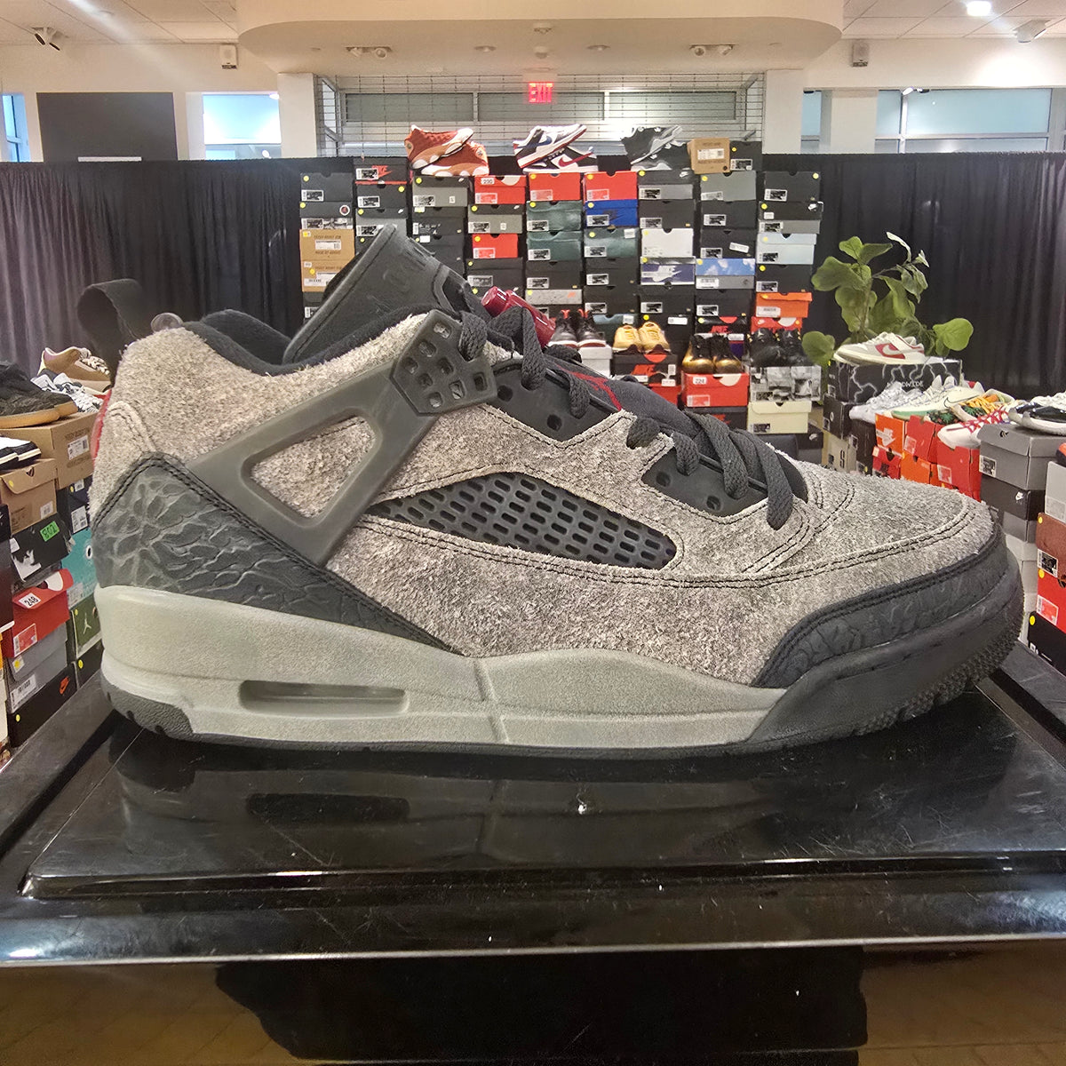 Jordan Spizike Low Anthracite Gym Red SZ 12 USED NO BOX