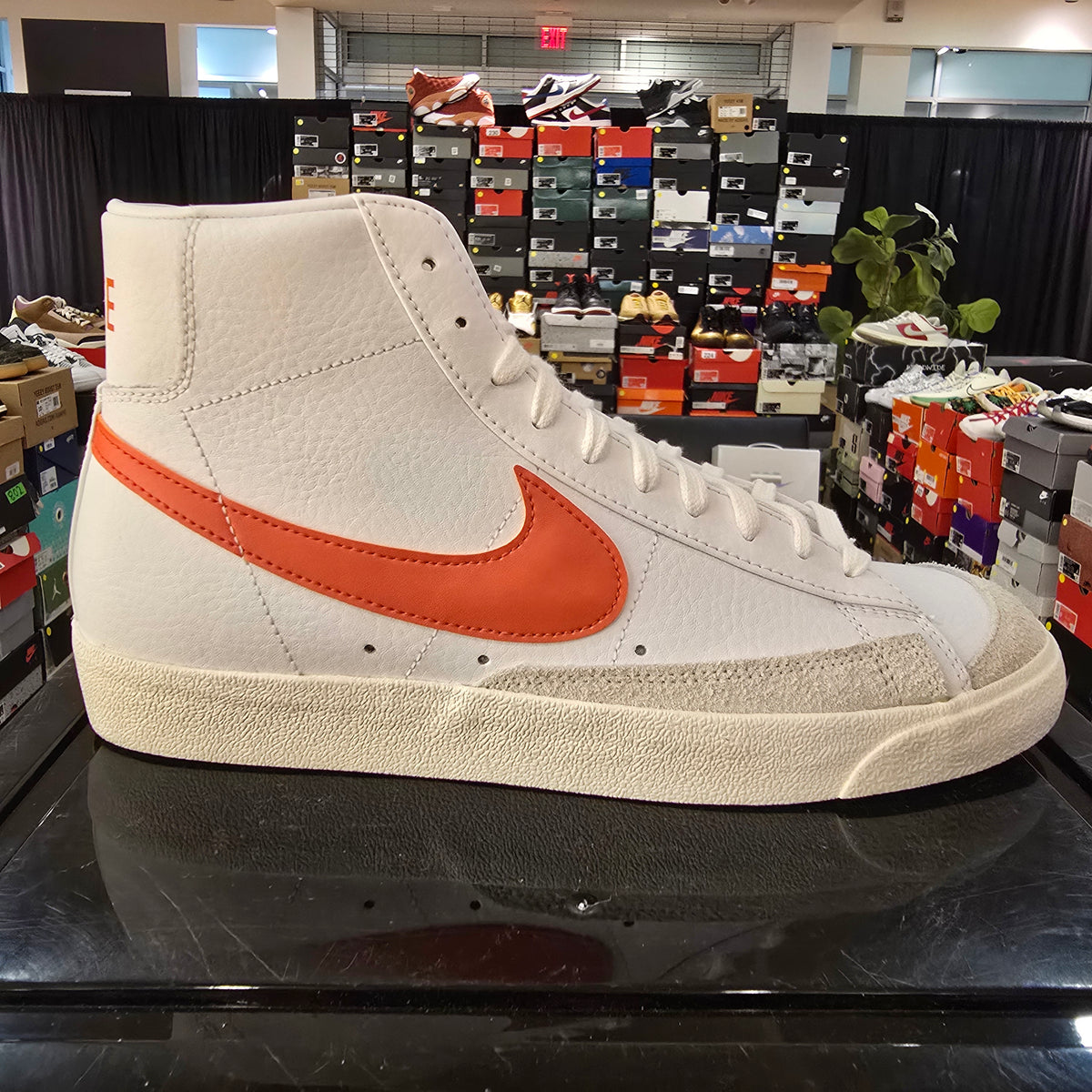 Nike Blazer Mid 77 Vintage White Mantra Orange SZ 11