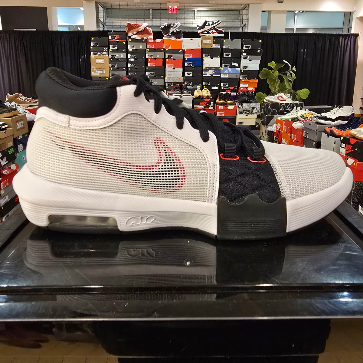 Lebron Witness 8 White University Red Black SZ 11.5 MISSING LID