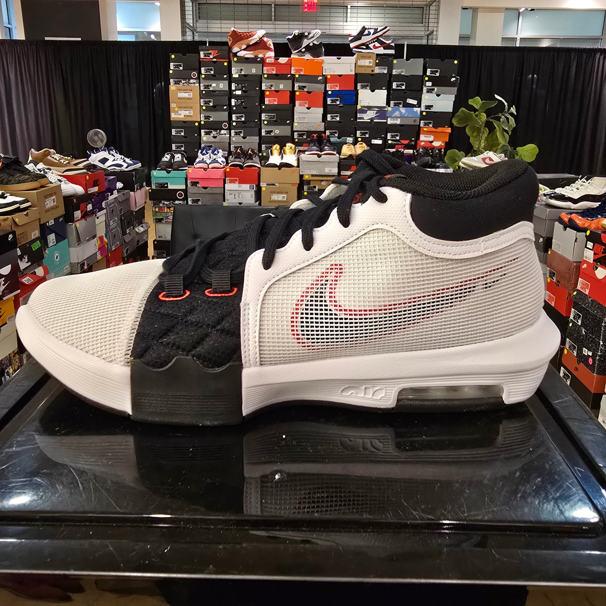 Lebron Witness 8 White University Red Black SZ 11.5 MISSING LID